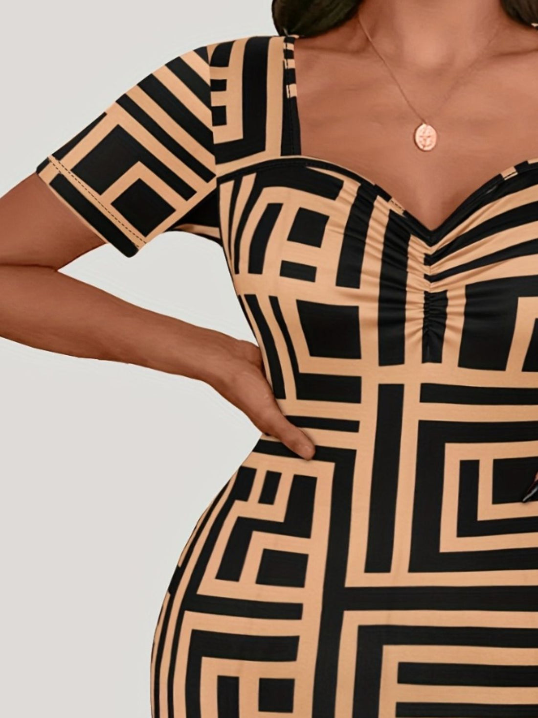 Plus Size Sweetheart Neck Short Sleeve Mini Dress 