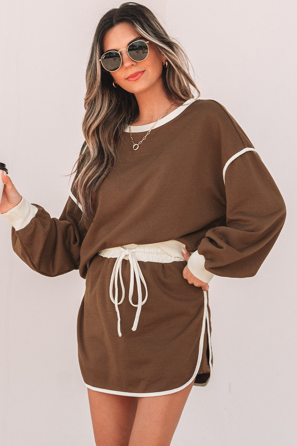 Evergreen Color Contrast Loose Pullover and Lace-up Waist Skort Set Two Piece Sets/Two Piece Dresses