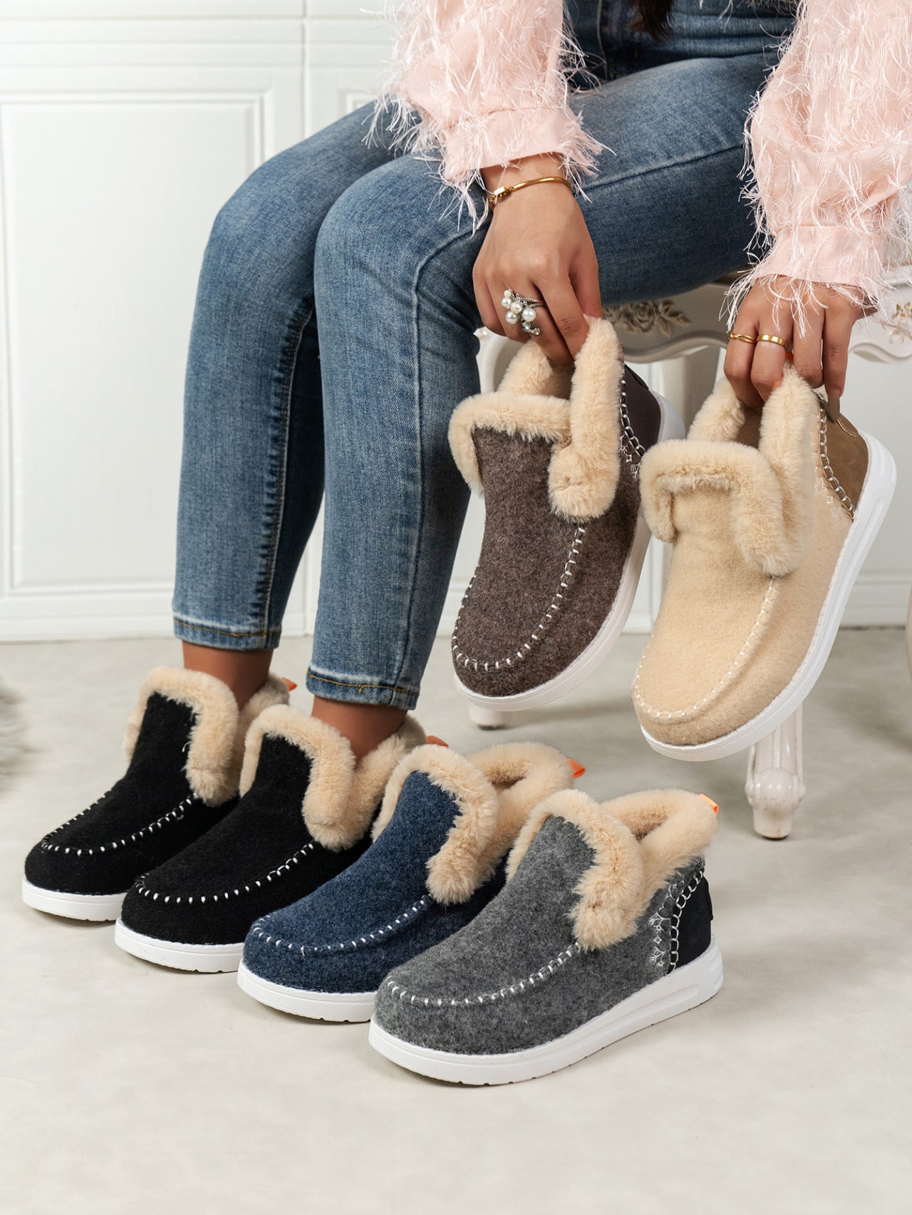 Furry Suede Round Toe Flat Sneakers 