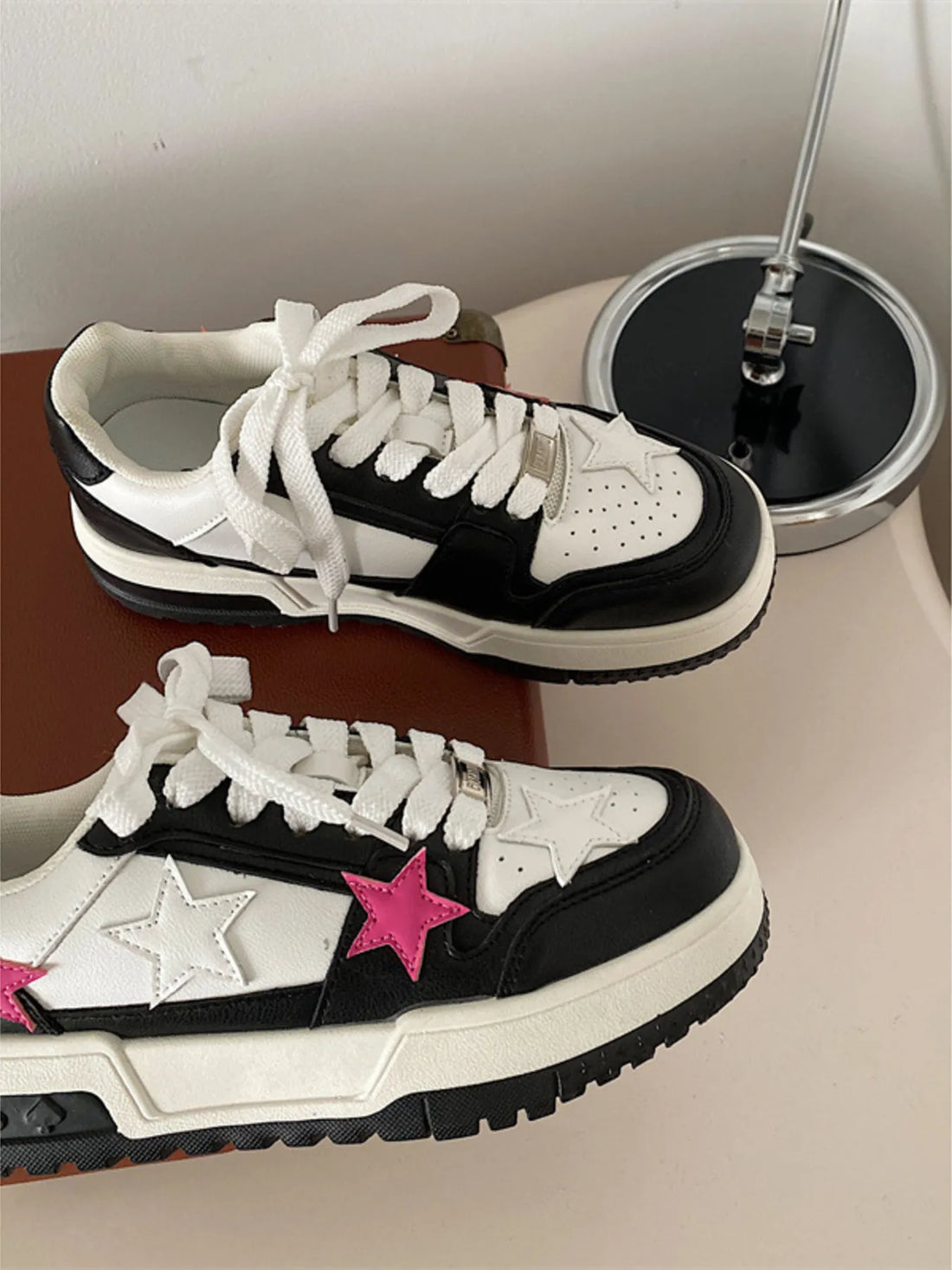 Star Pattern Lace Up Sneakers 