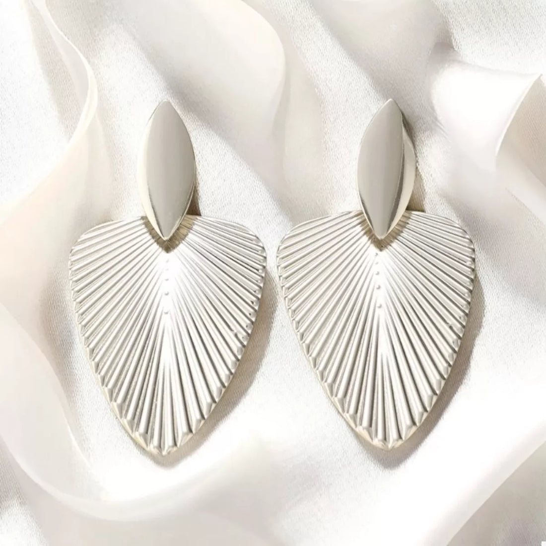 Alloy Textured Earrings 