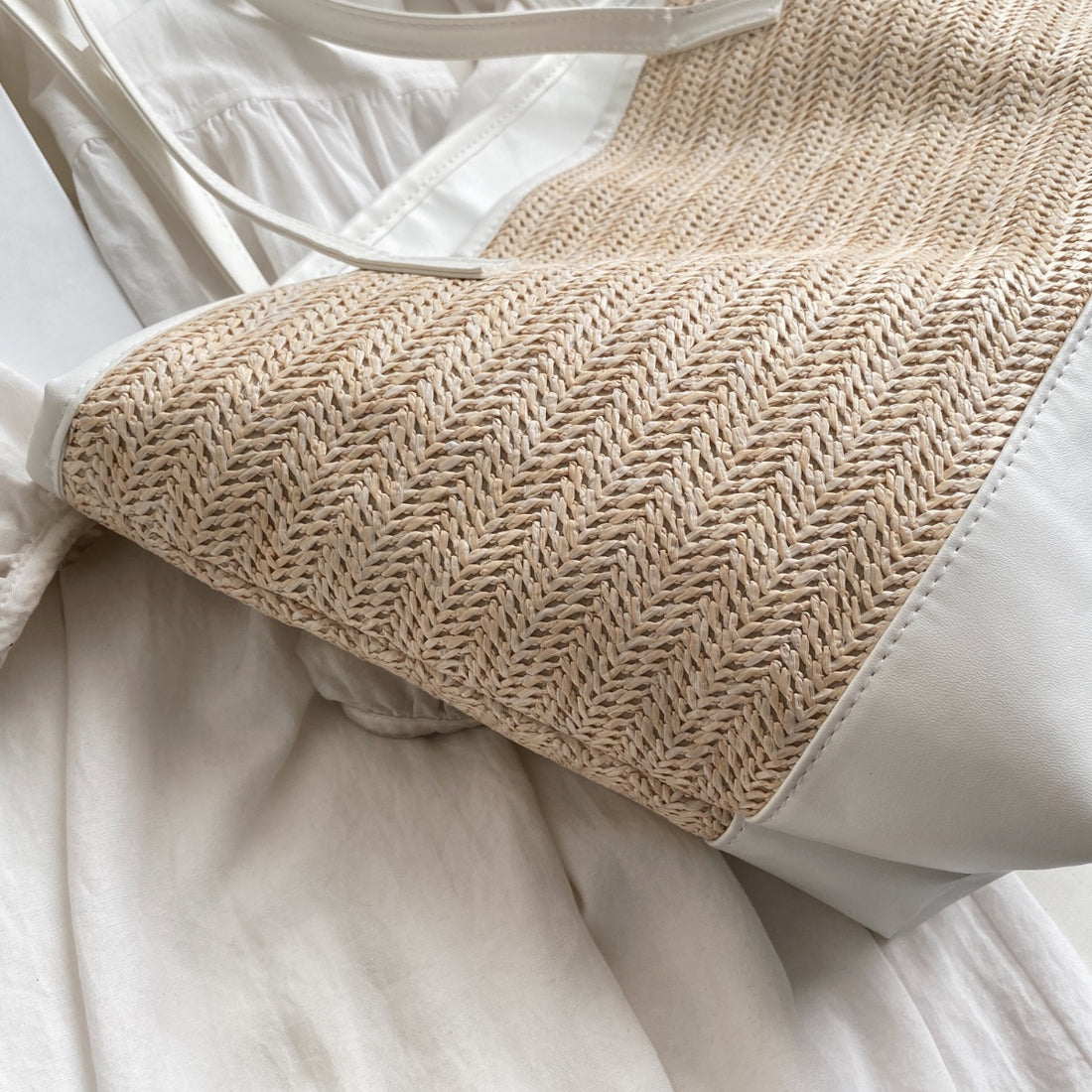 Straw Weave Leather Strap Tote Bag 