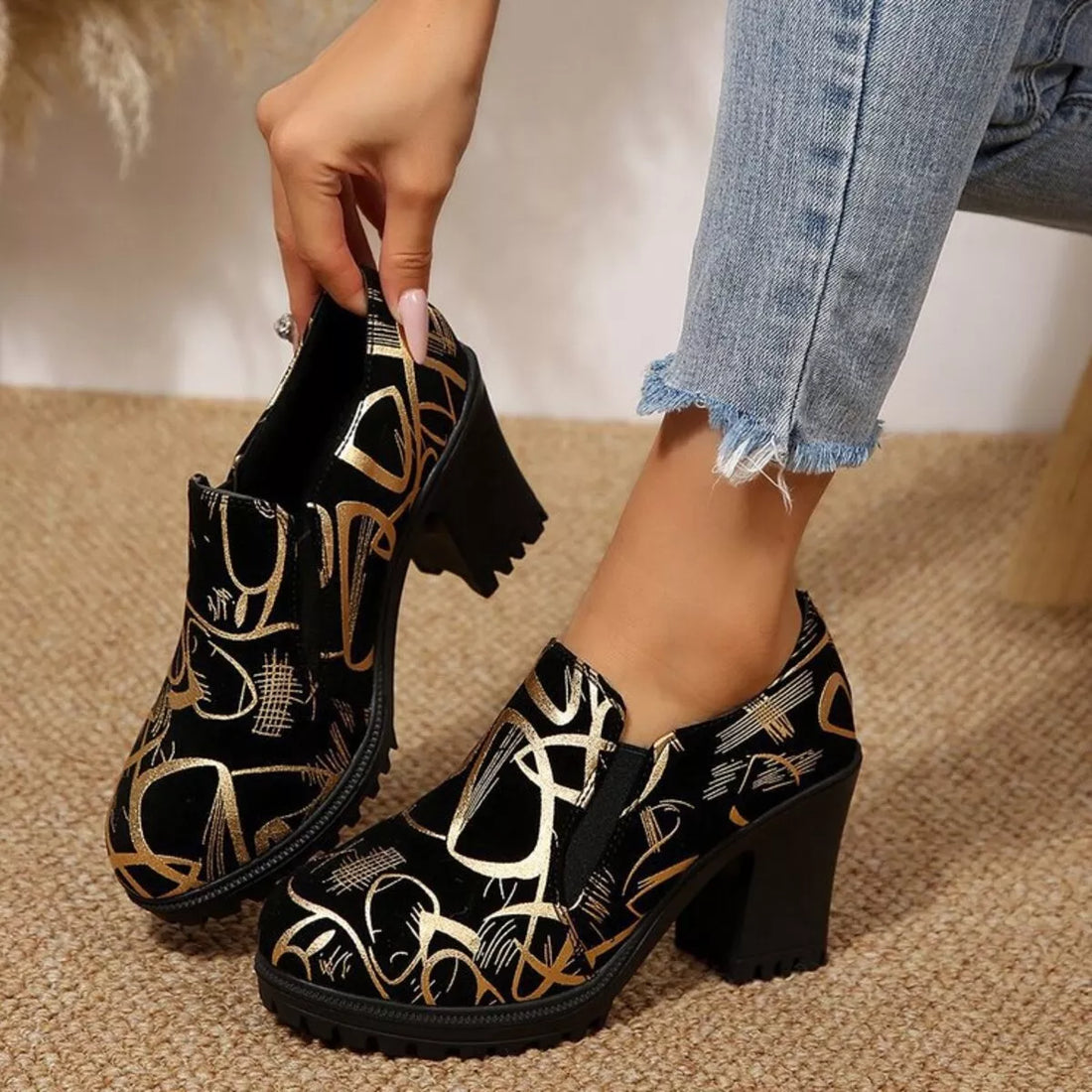 Round Toe Block Heels Pumps 