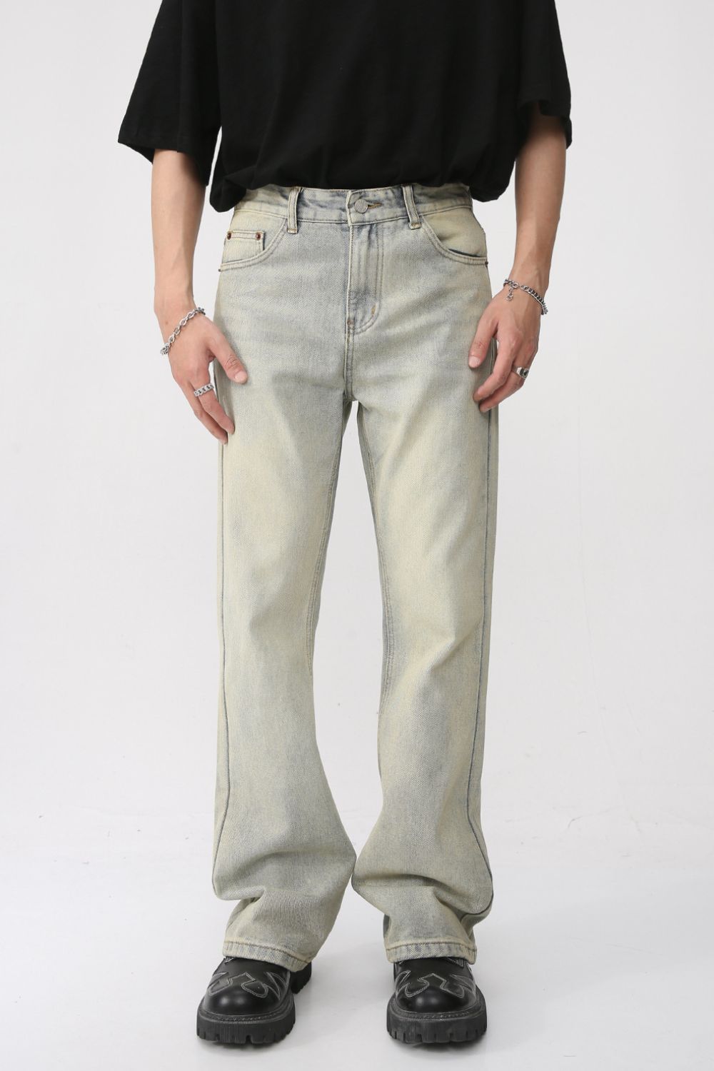 Mid Rise Jeans with Pockets 