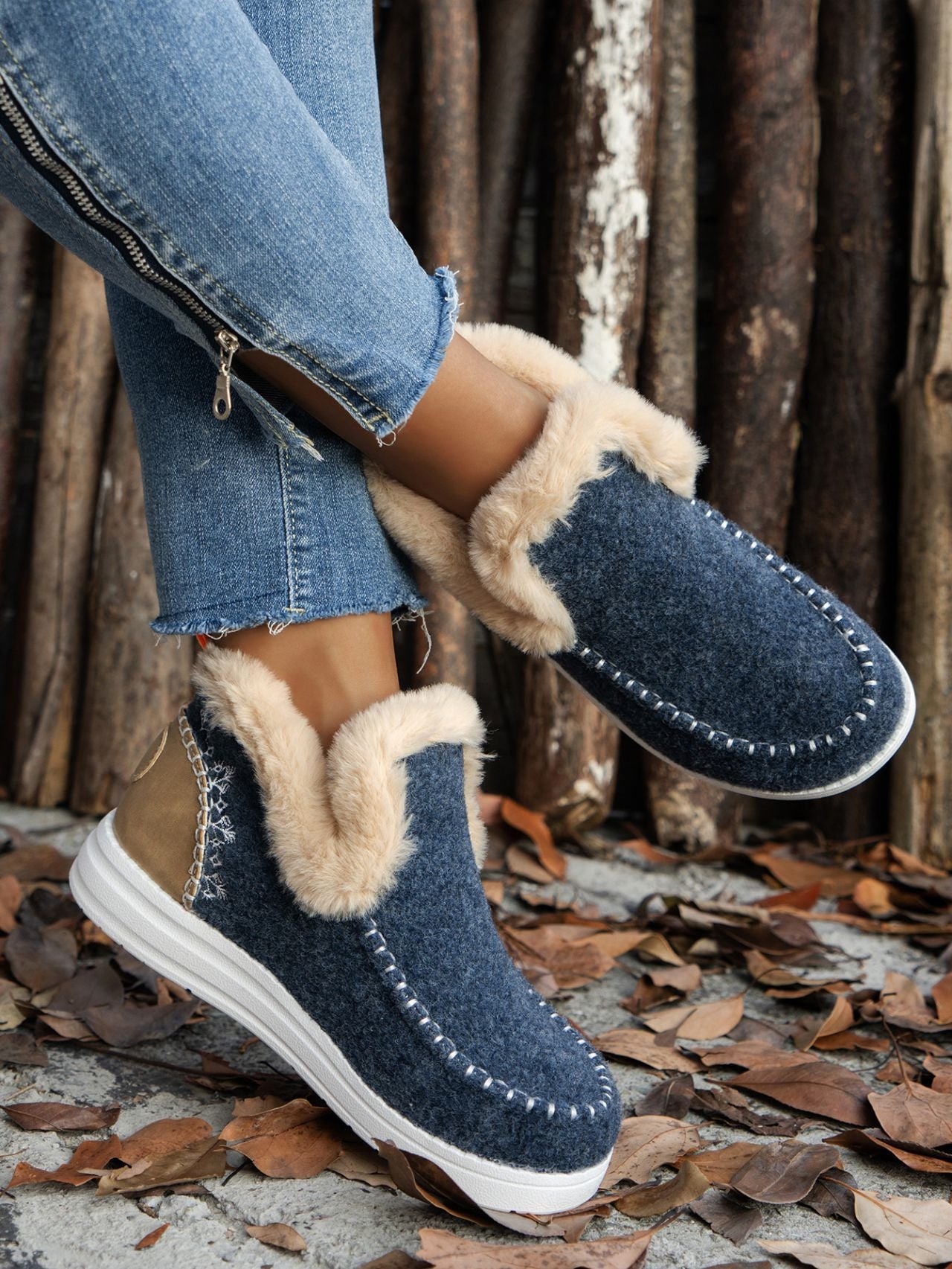 Furry Suede Round Toe Flat Sneakers 