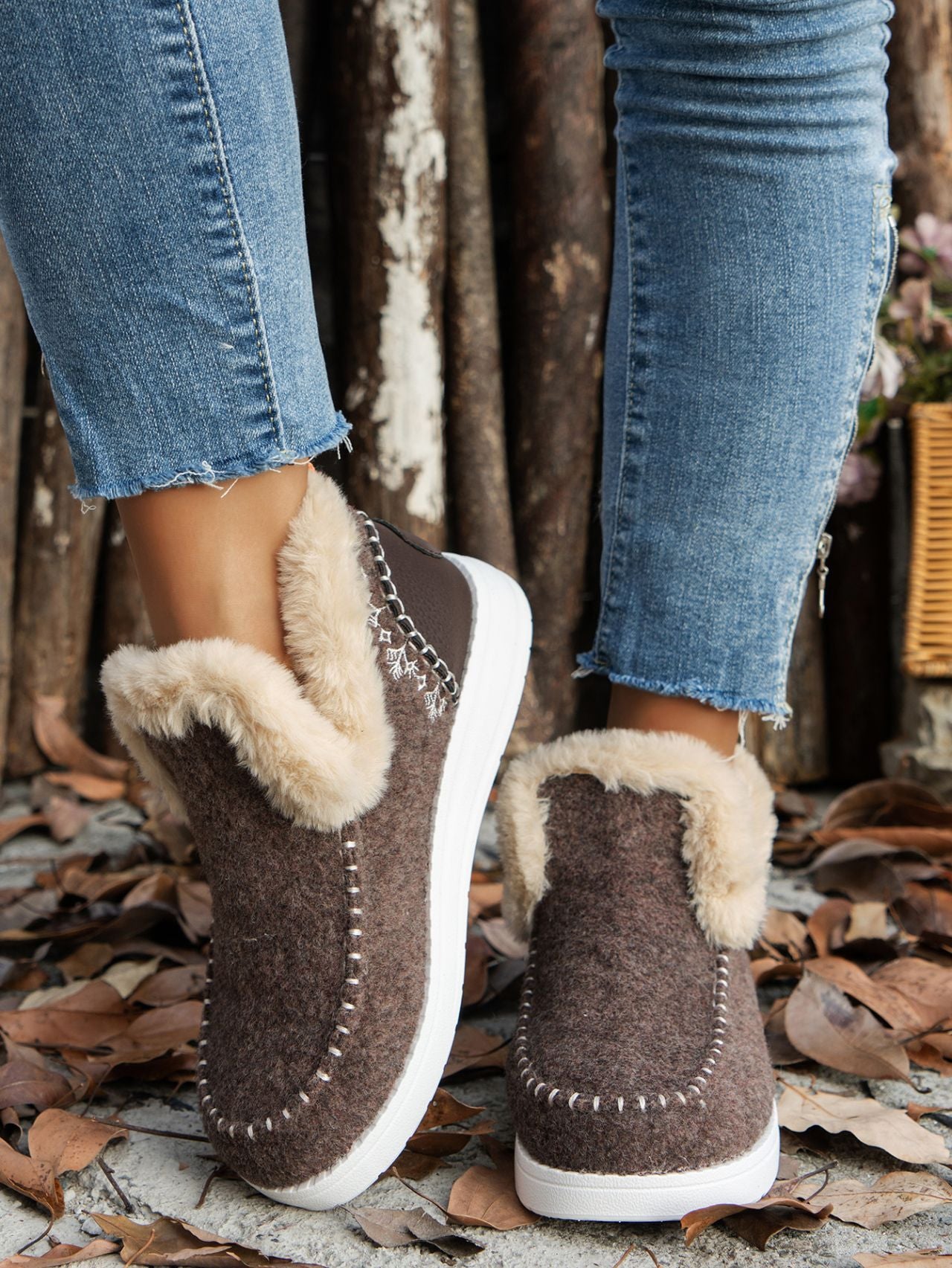 Furry Suede Round Toe Flat Sneakers 