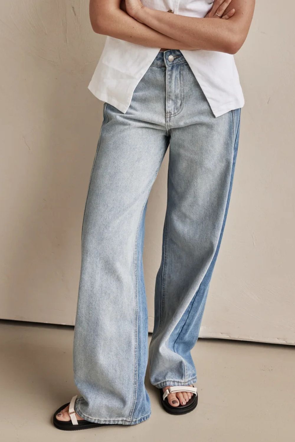 Contrast Straight Leg Jeans with Pockets 