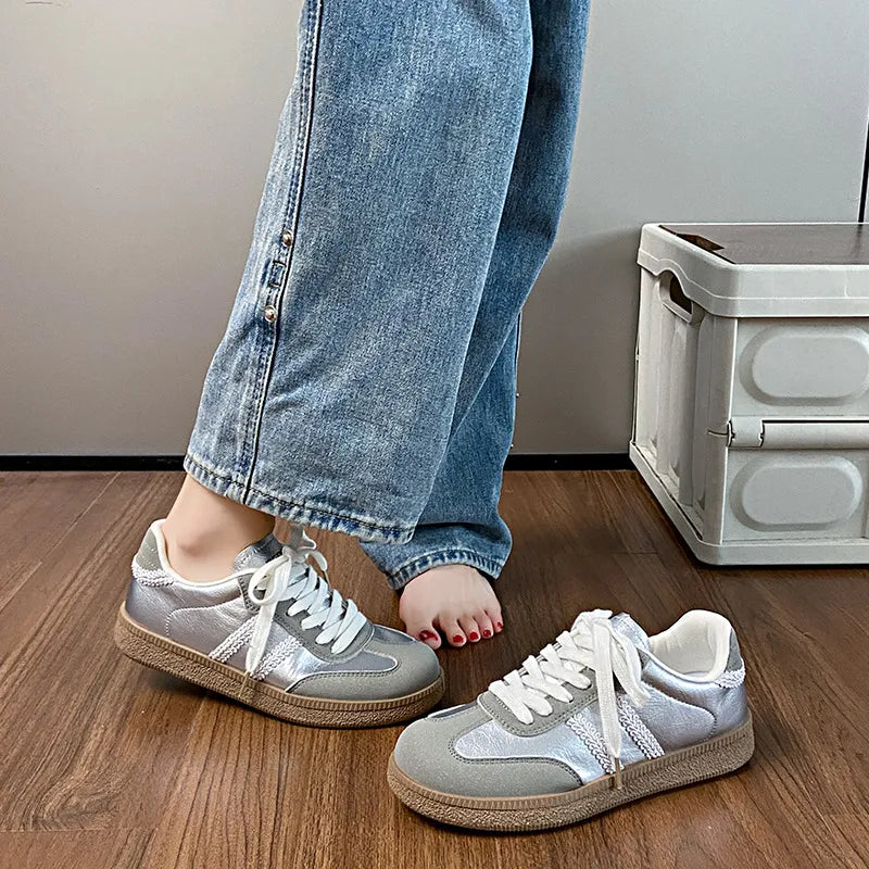 Contrast Lace Up Round Toe Sneakers 