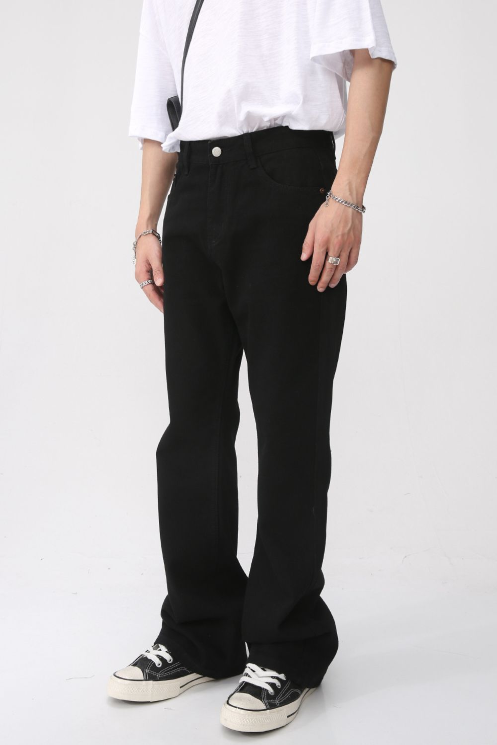 Mid Rise Jeans with Pockets 