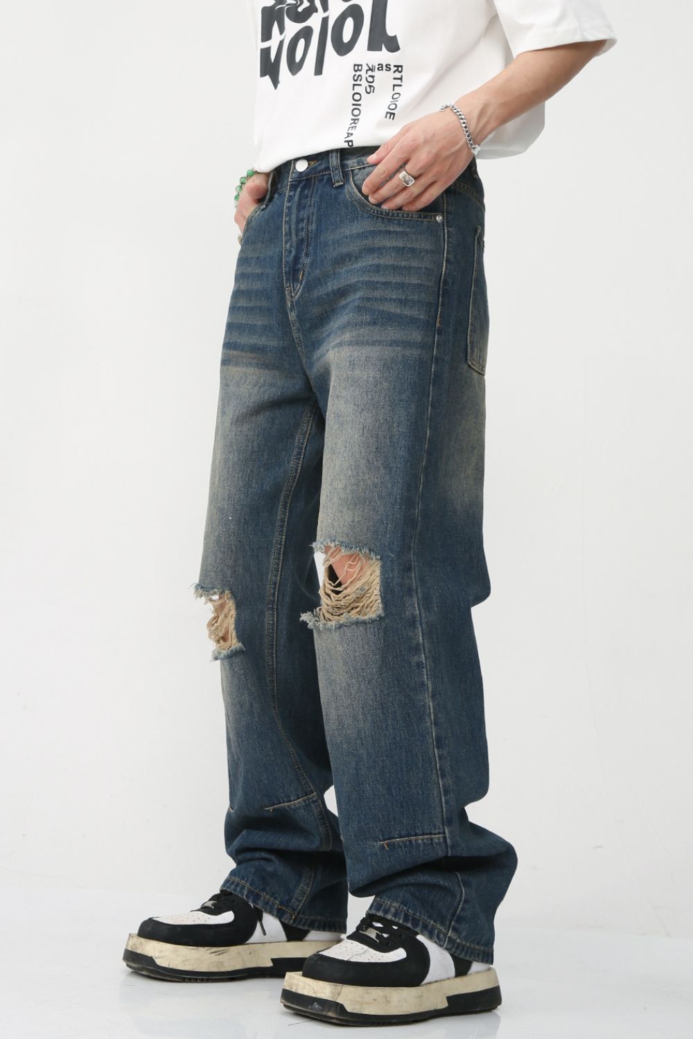 Distressed Jeans with Pockets 