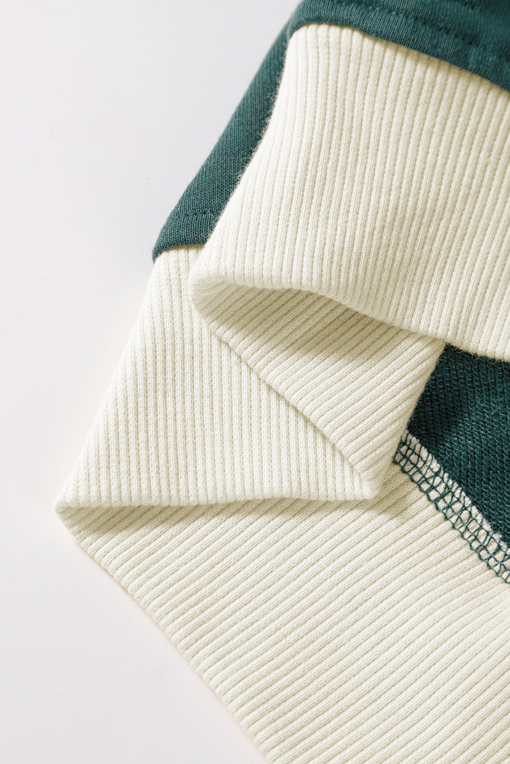 Evergreen Color Contrast Loose Pullover and Lace-up Waist Skort Set Two Piece Sets/Two Piece Dresses