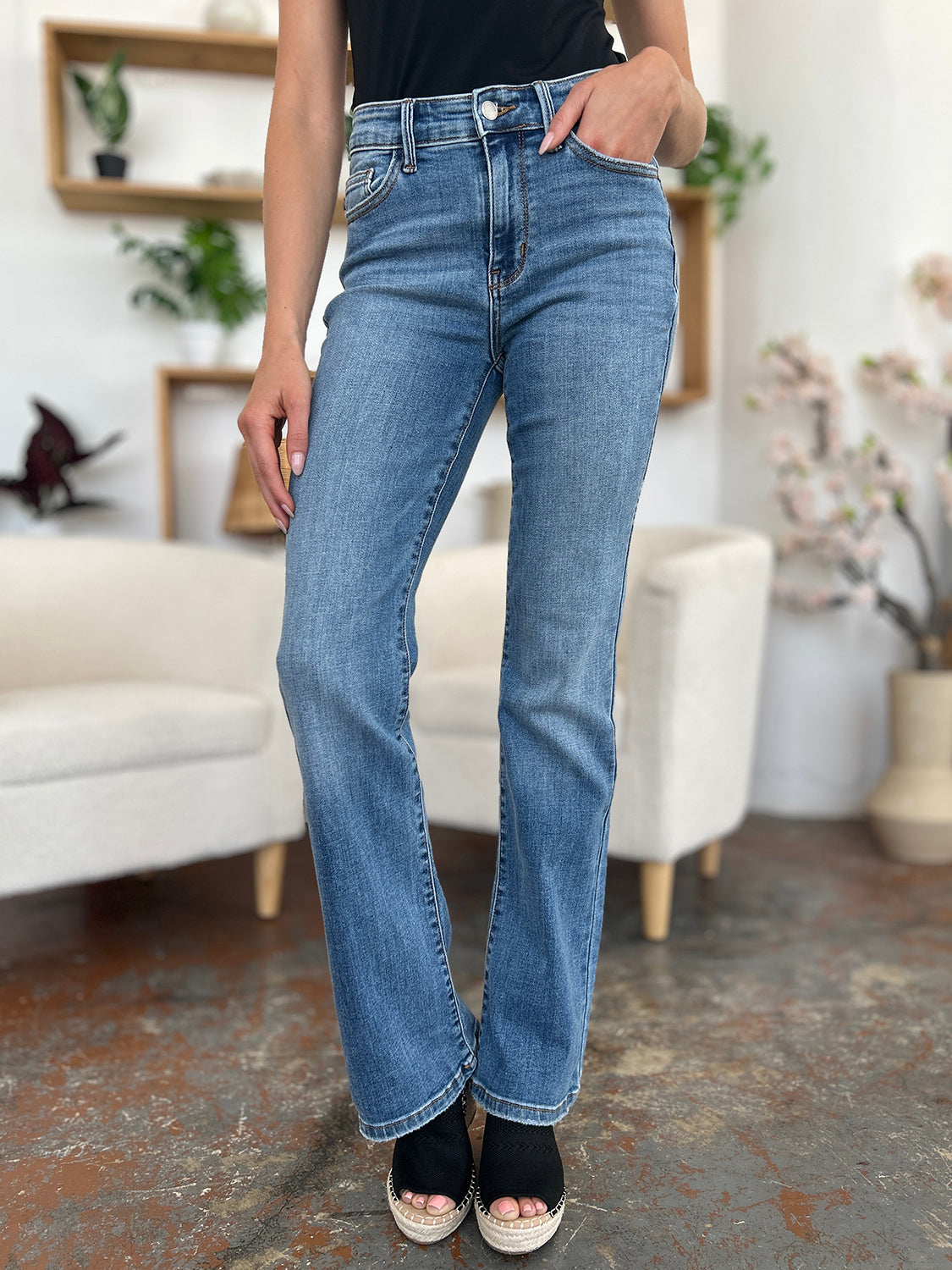 Judy Blue Full Size Mid-Rise Waist Straight Jeans 
