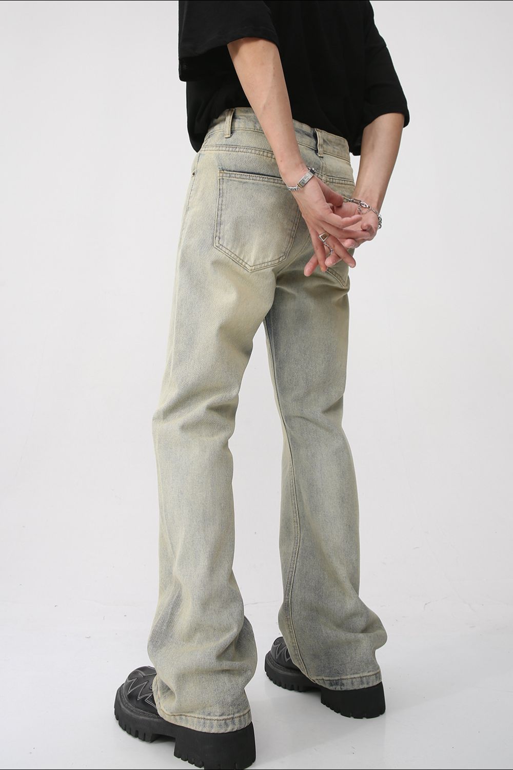 Mid Rise Jeans with Pockets 