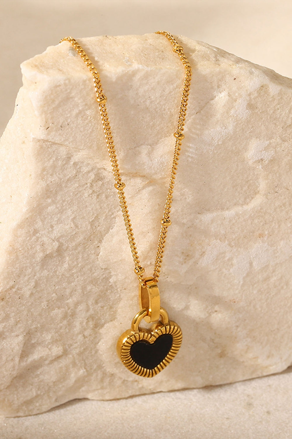 Contrast Heart Pendant Necklace 