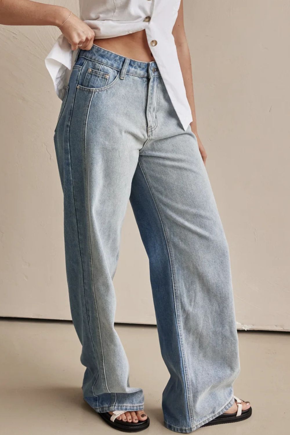 Contrast Straight Leg Jeans with Pockets 