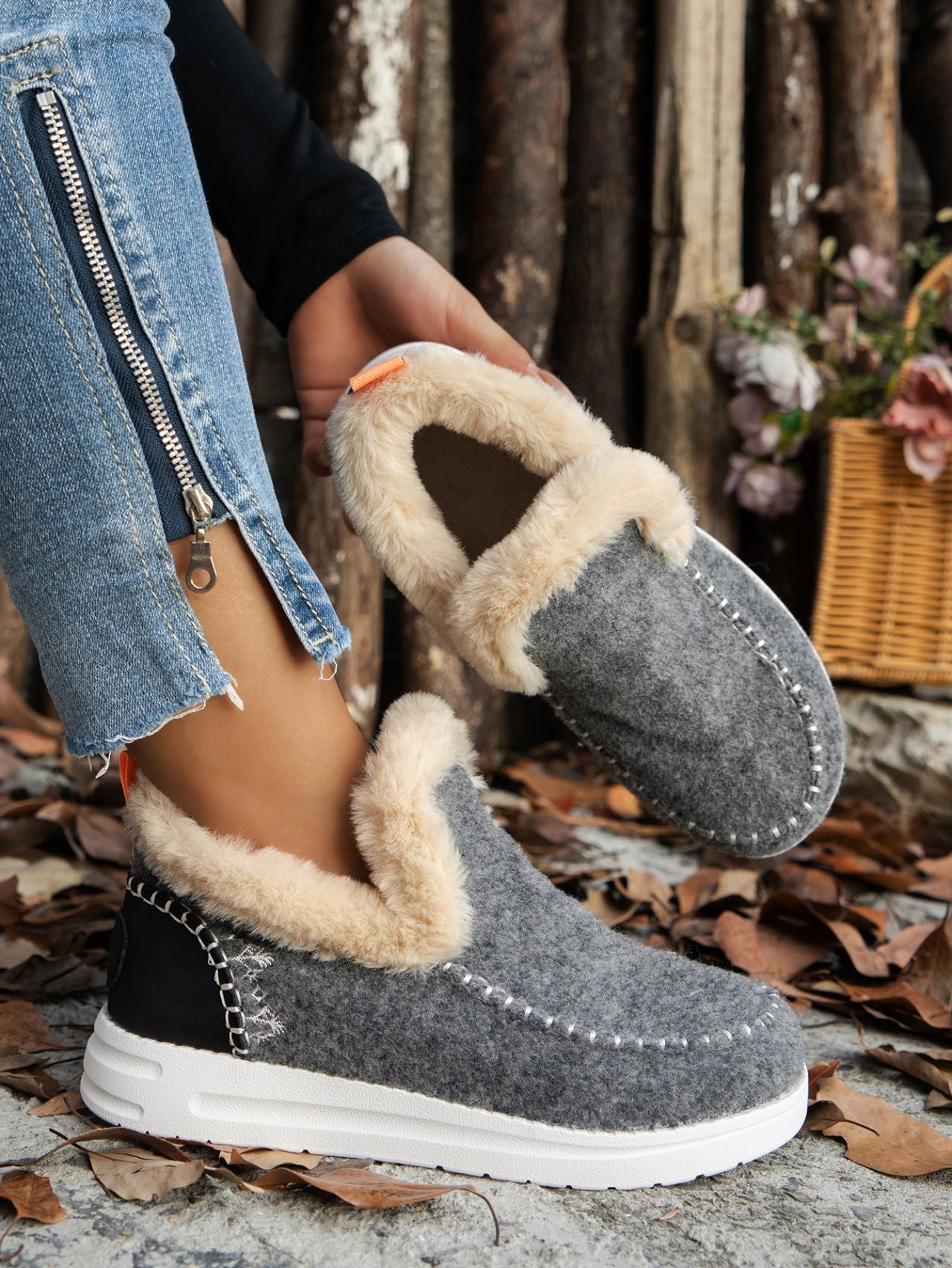 Furry Suede Round Toe Flat Sneakers 