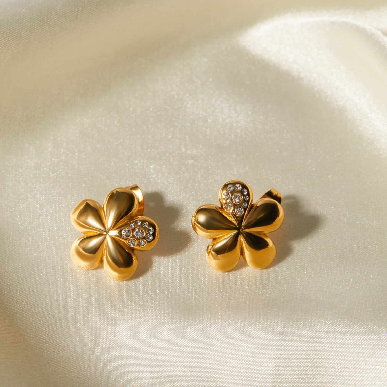 Inlaid Zircon Stainless Steel Flower Earrings 