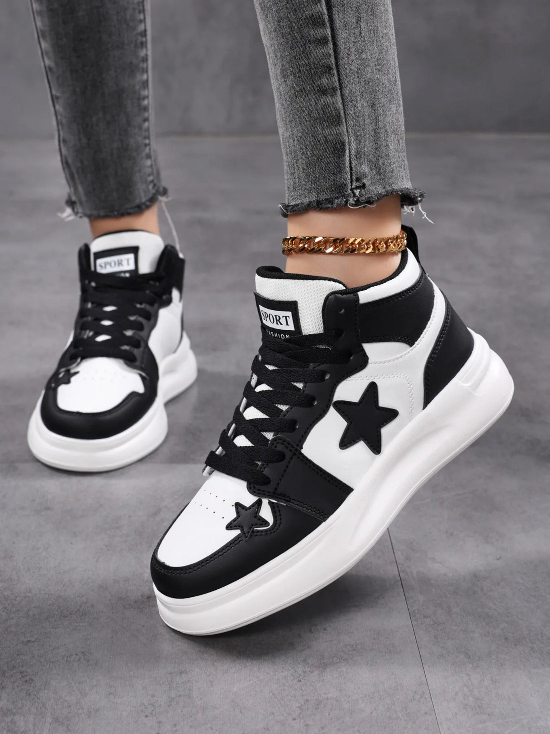 Star Pattern Lace Up Sneakers 