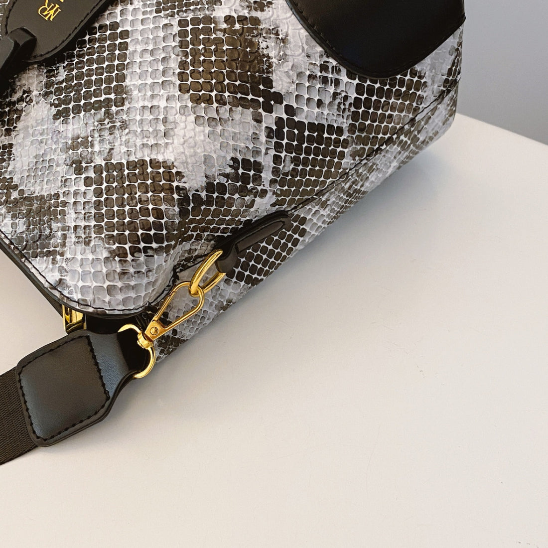 PU Leather Snakeskin Print Crossbody Bag 