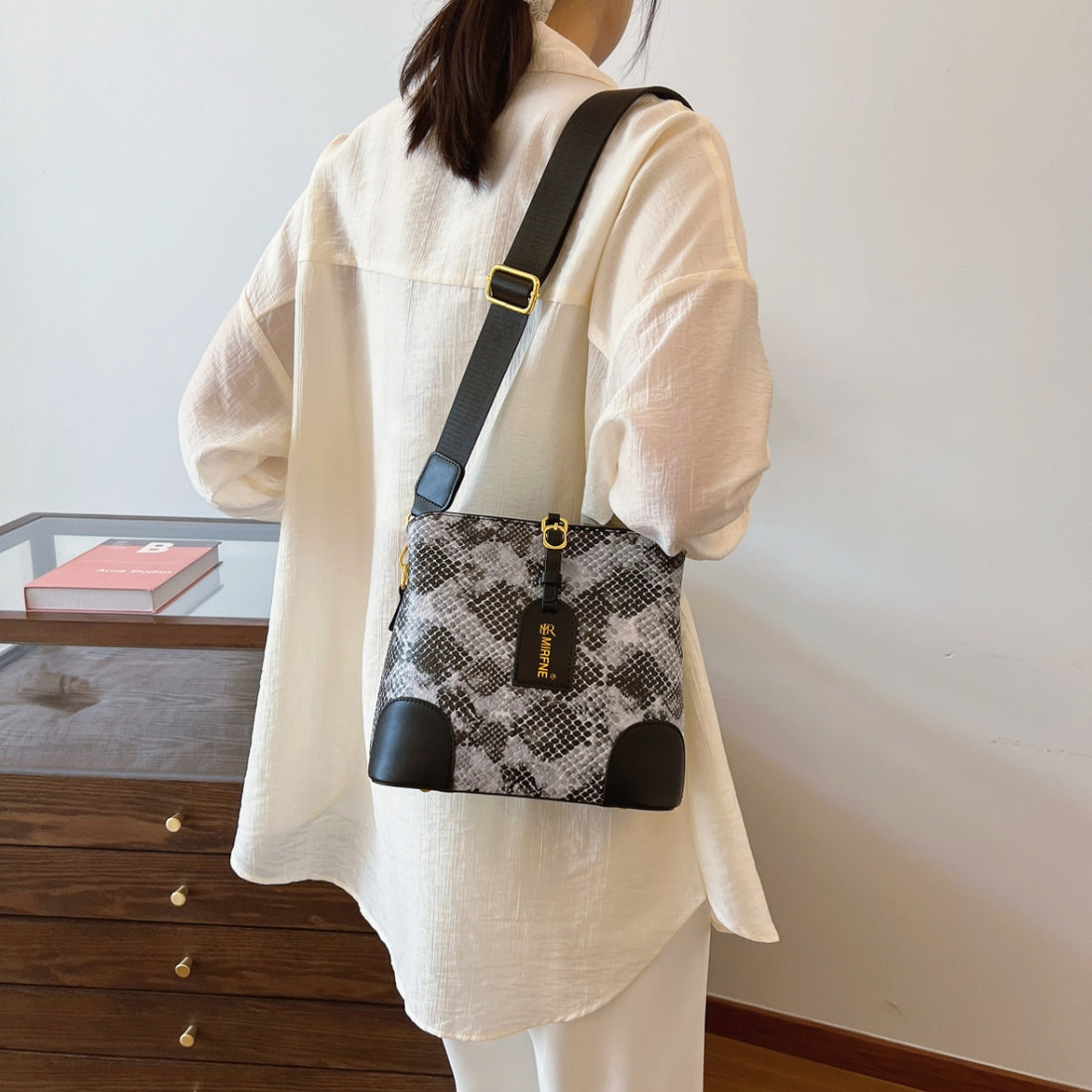 PU Leather Snakeskin Print Crossbody Bag 