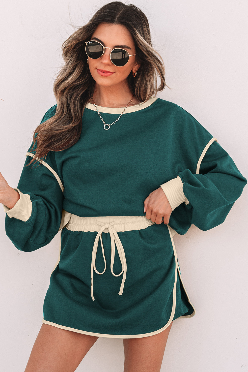 Evergreen Color Contrast Loose Pullover and Lace-up Waist Skort Set Two Piece Sets/Two Piece Dresses