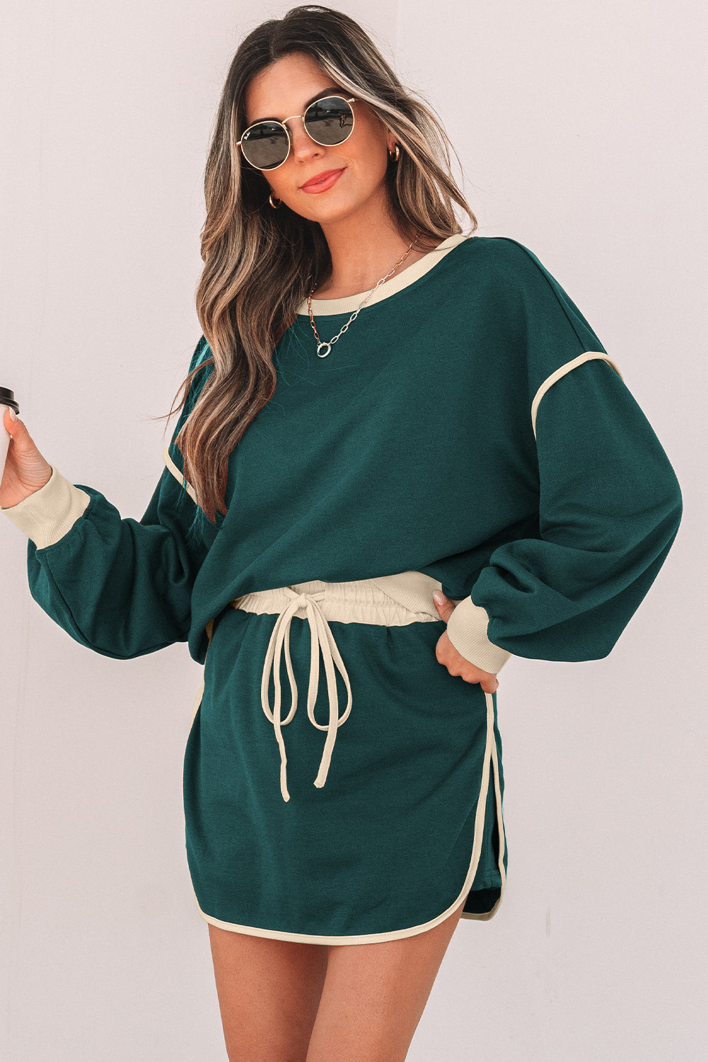 Evergreen Color Contrast Loose Pullover and Lace-up Waist Skort Set Two Piece Sets/Two Piece Dresses