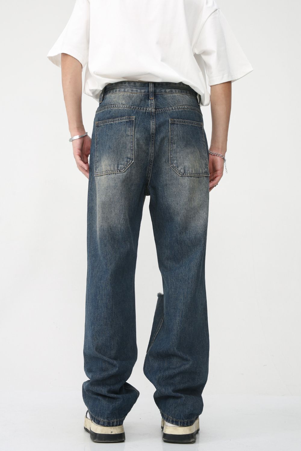 Distressed Jeans with Pockets 
