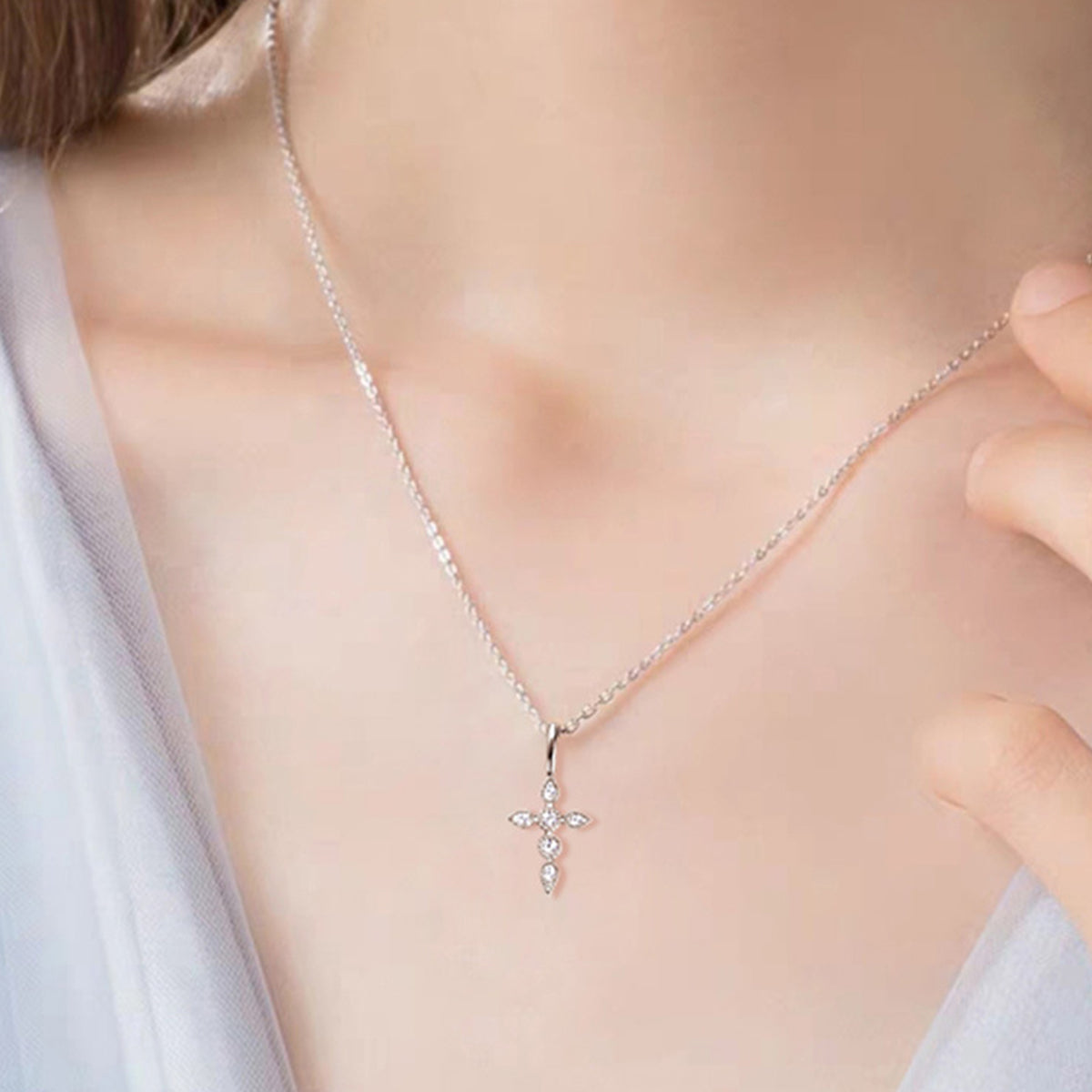 925 Sterling Silver Moissanite Cross Pendant Necklace 