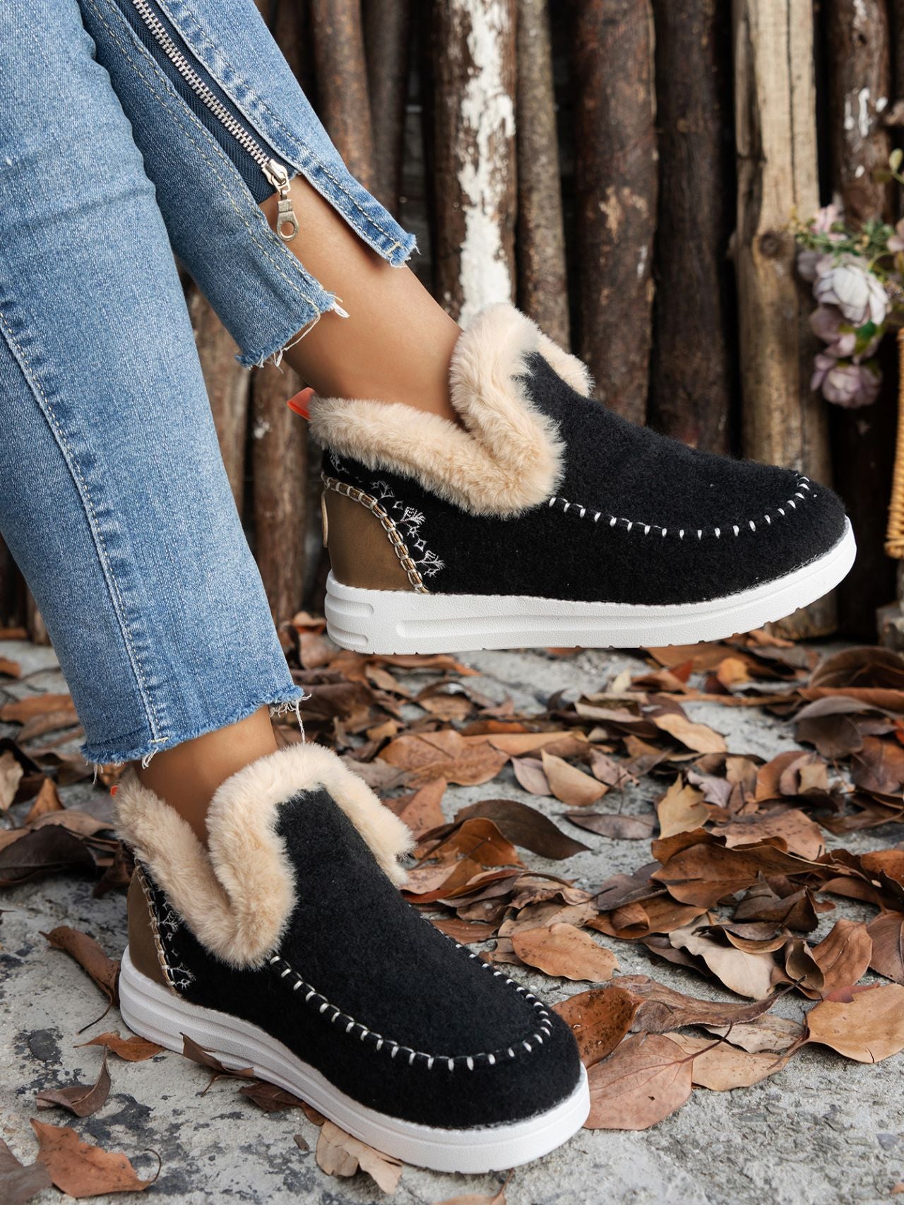 Furry Suede Round Toe Flat Sneakers 