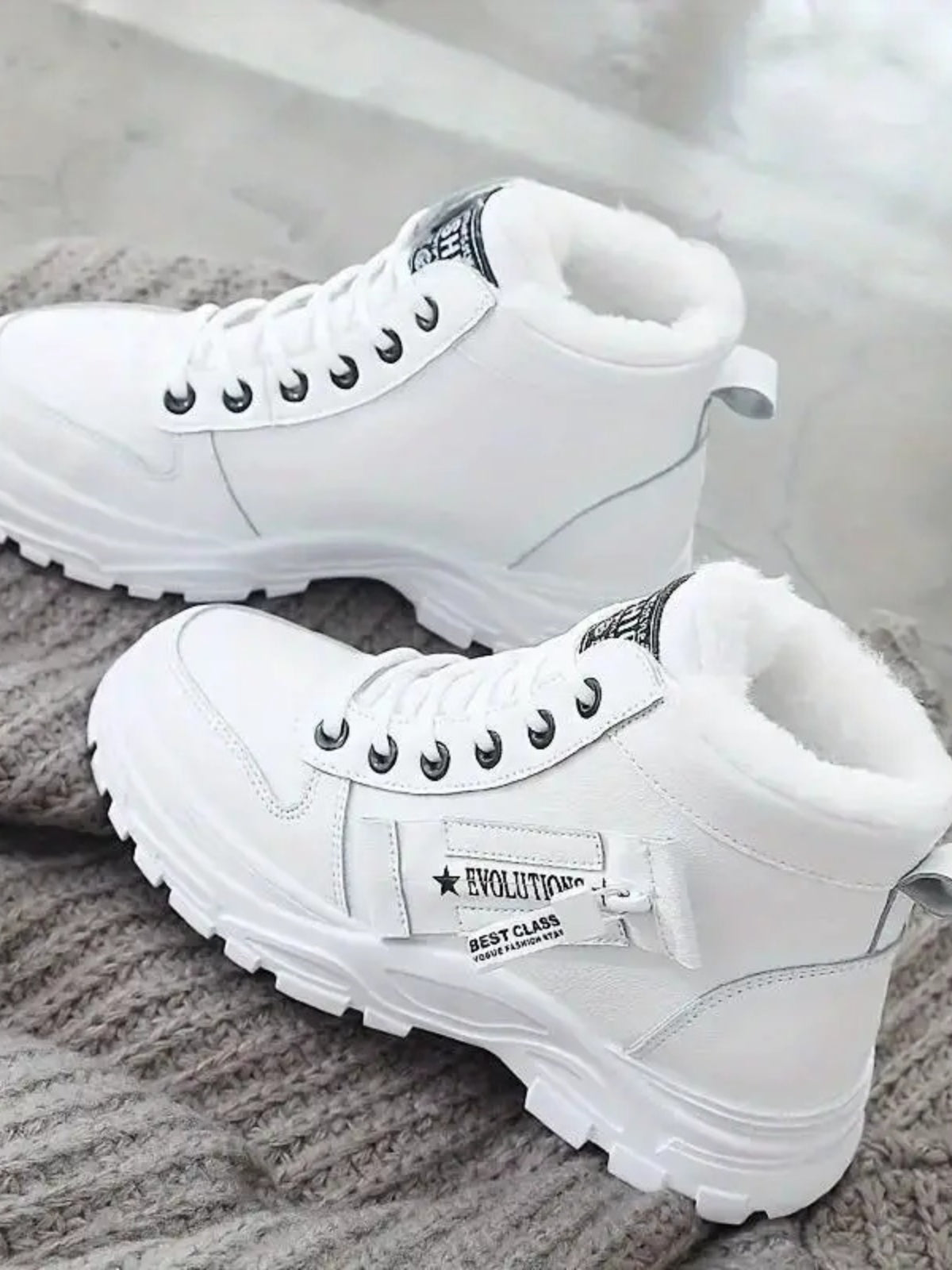 Decorative Zipper Round Toe Platform Boots 