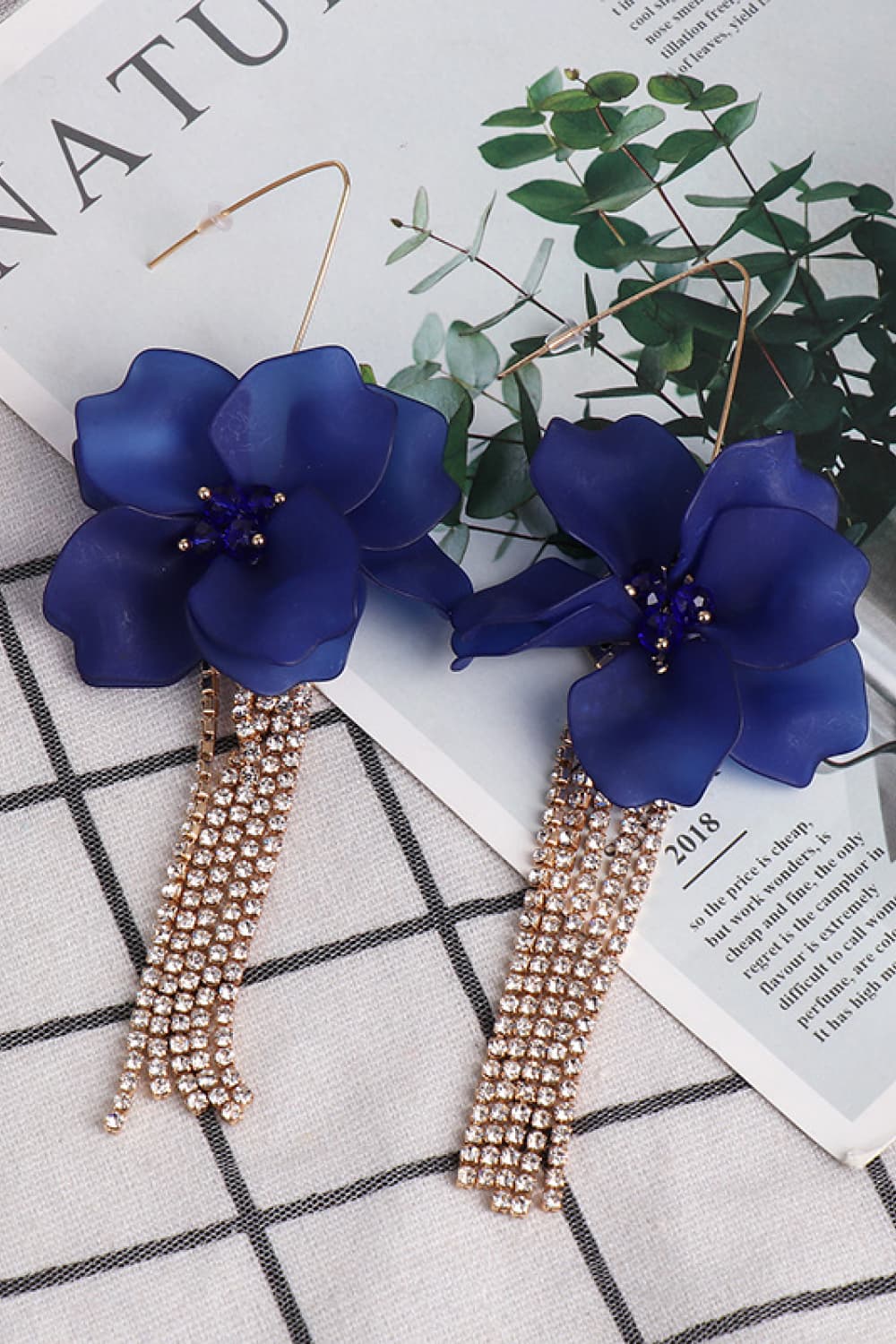 Flower Shape Acrylic Dangle Earrings 