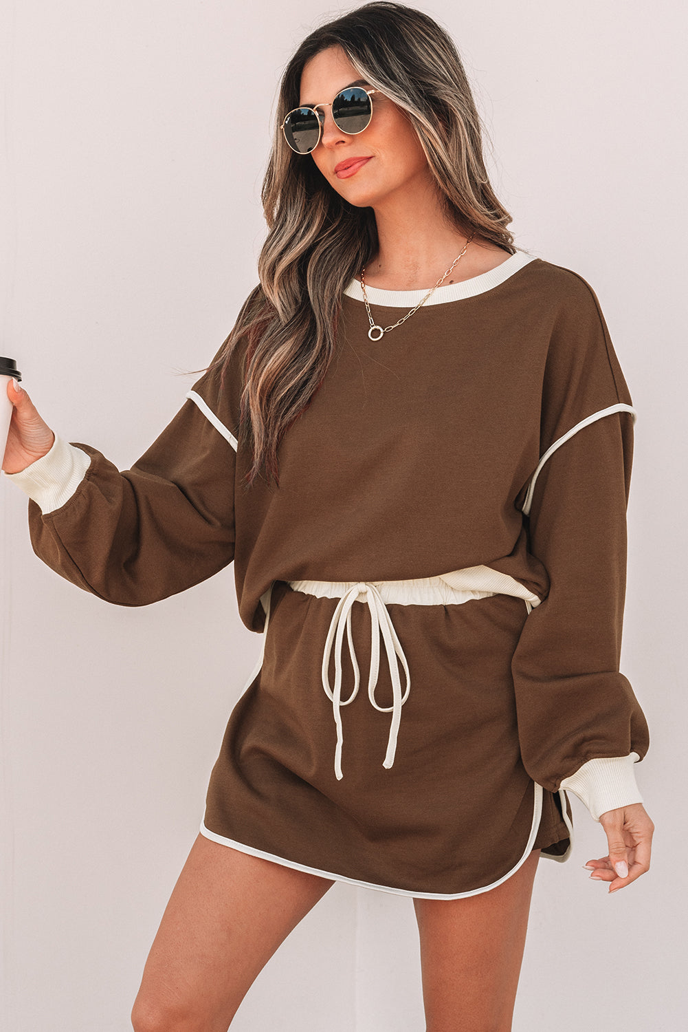 Evergreen Color Contrast Loose Pullover and Lace-up Waist Skort Set Two Piece Sets/Two Piece Dresses