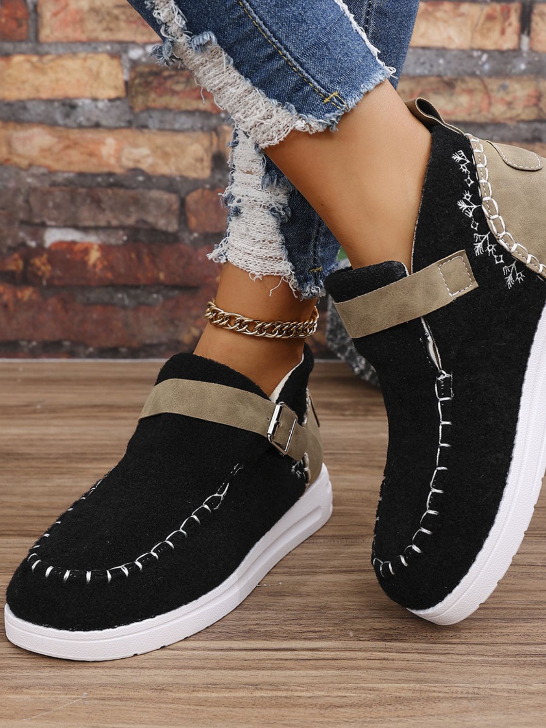 Contrast Round Toe Buckle Sneakers 