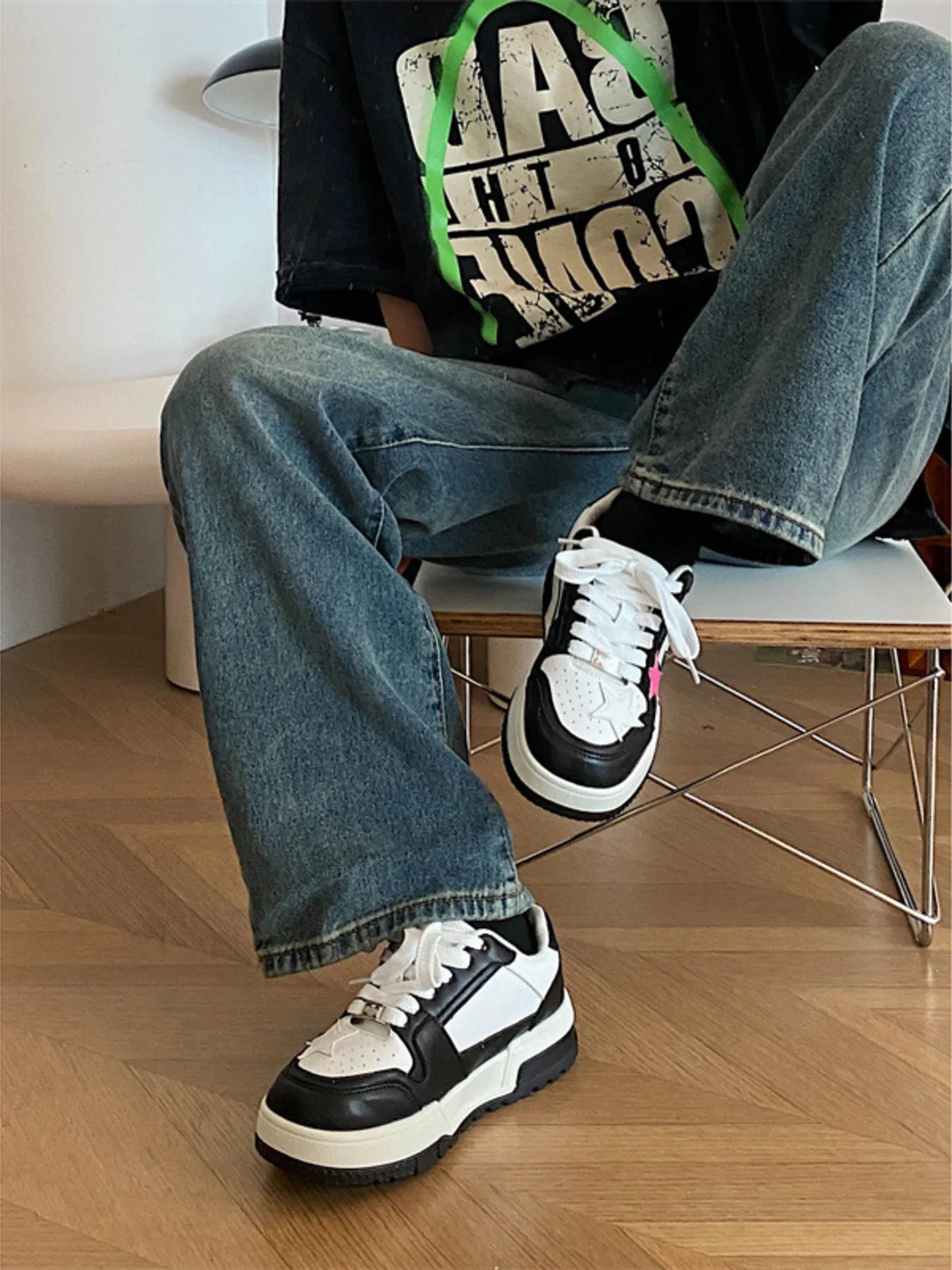 Star Pattern Lace Up Sneakers 