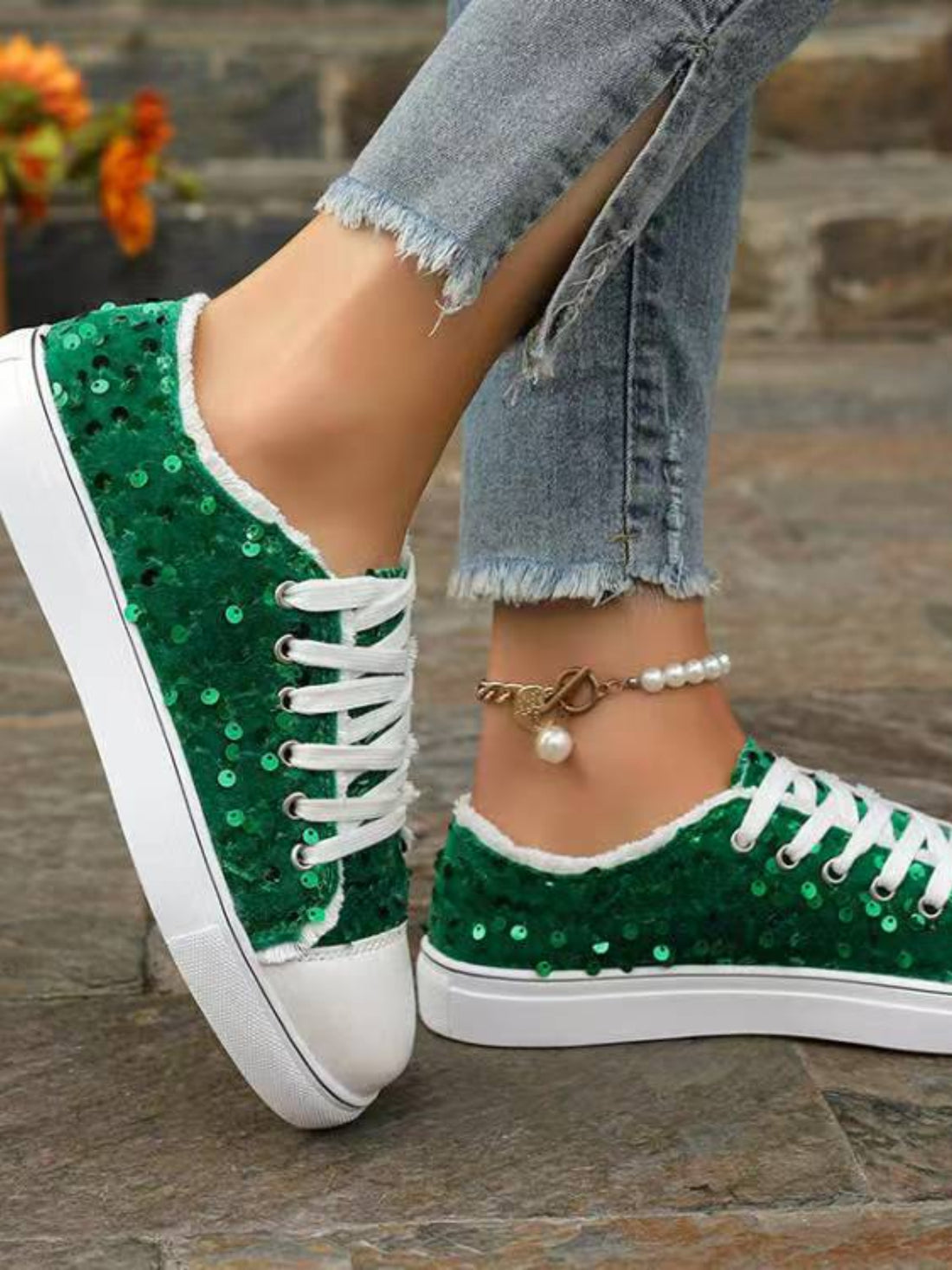 Sequin Round Toe Flat Sneakers 
