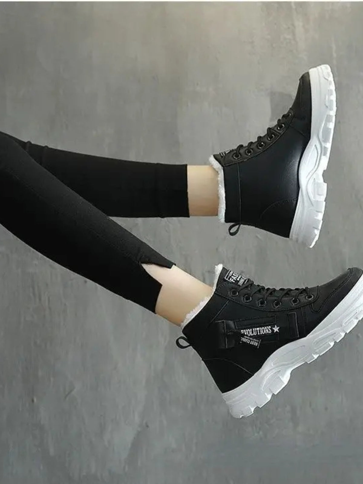 Decorative Zipper Round Toe Platform Boots 