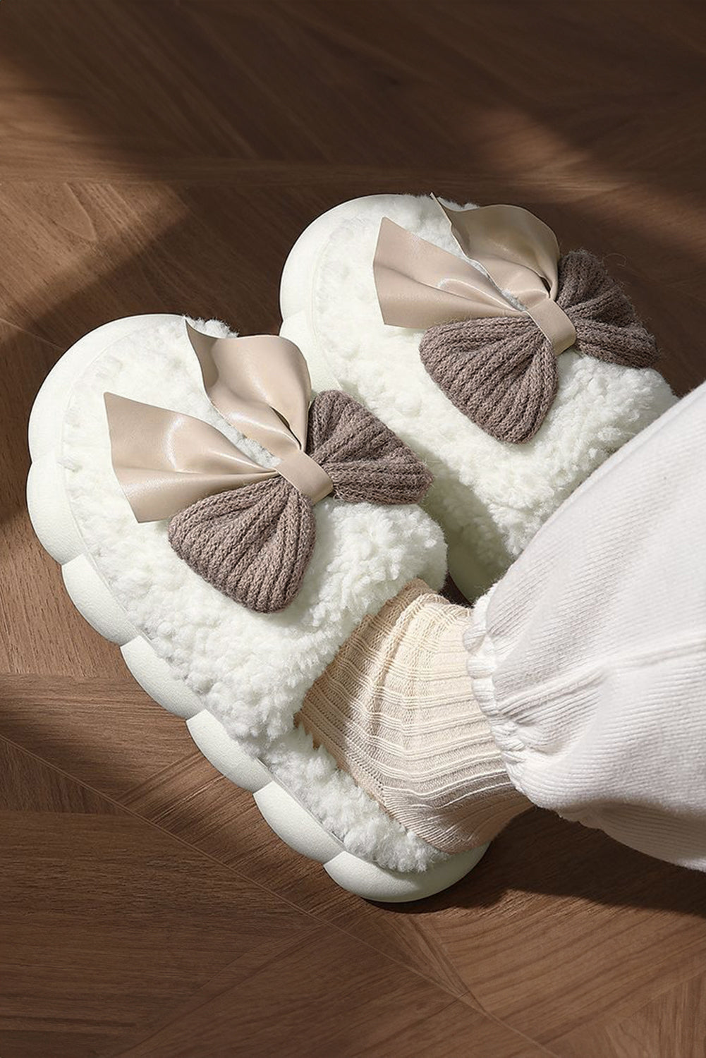 White Contrast Bowknot Applique Plush Winter Slippers (Bow Colors May Differ by Batch) Shoes & Bags/Slippers