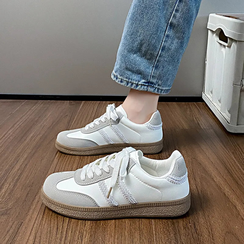 Contrast Lace Up Round Toe Sneakers 