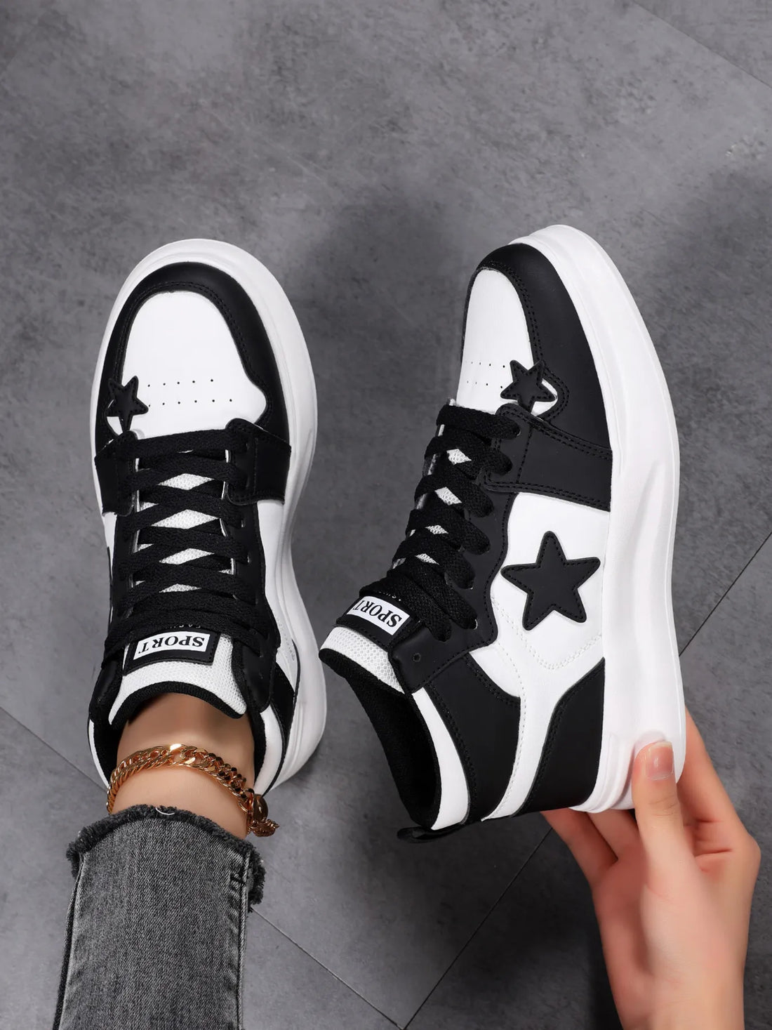 Star Pattern Lace Up Sneakers 