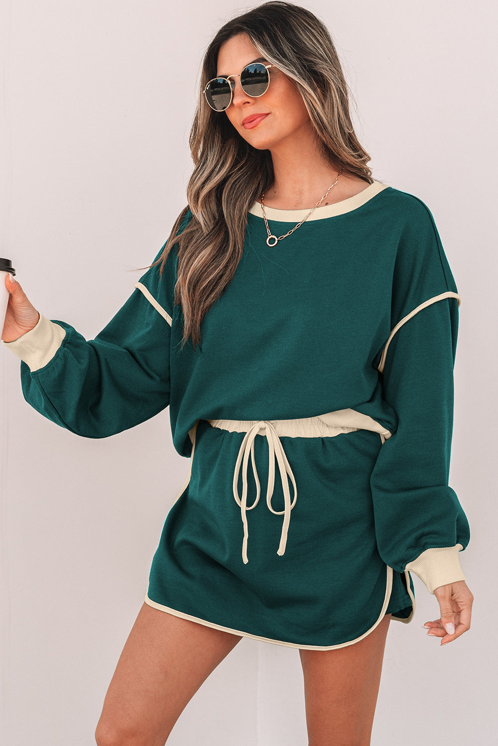 Evergreen Color Contrast Loose Pullover and Lace-up Waist Skort Set Two Piece Sets/Two Piece Dresses