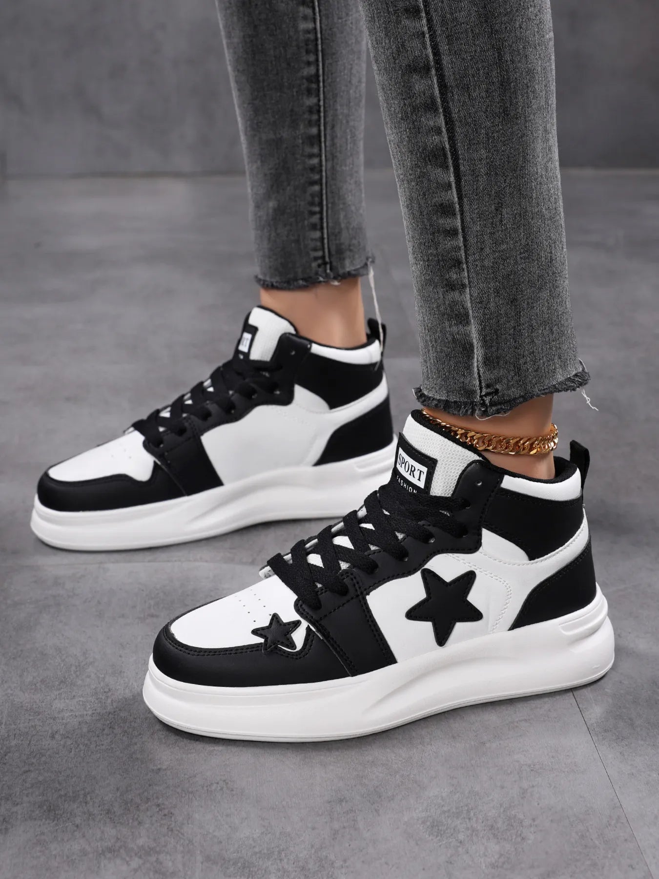 Star Pattern Lace Up Sneakers 