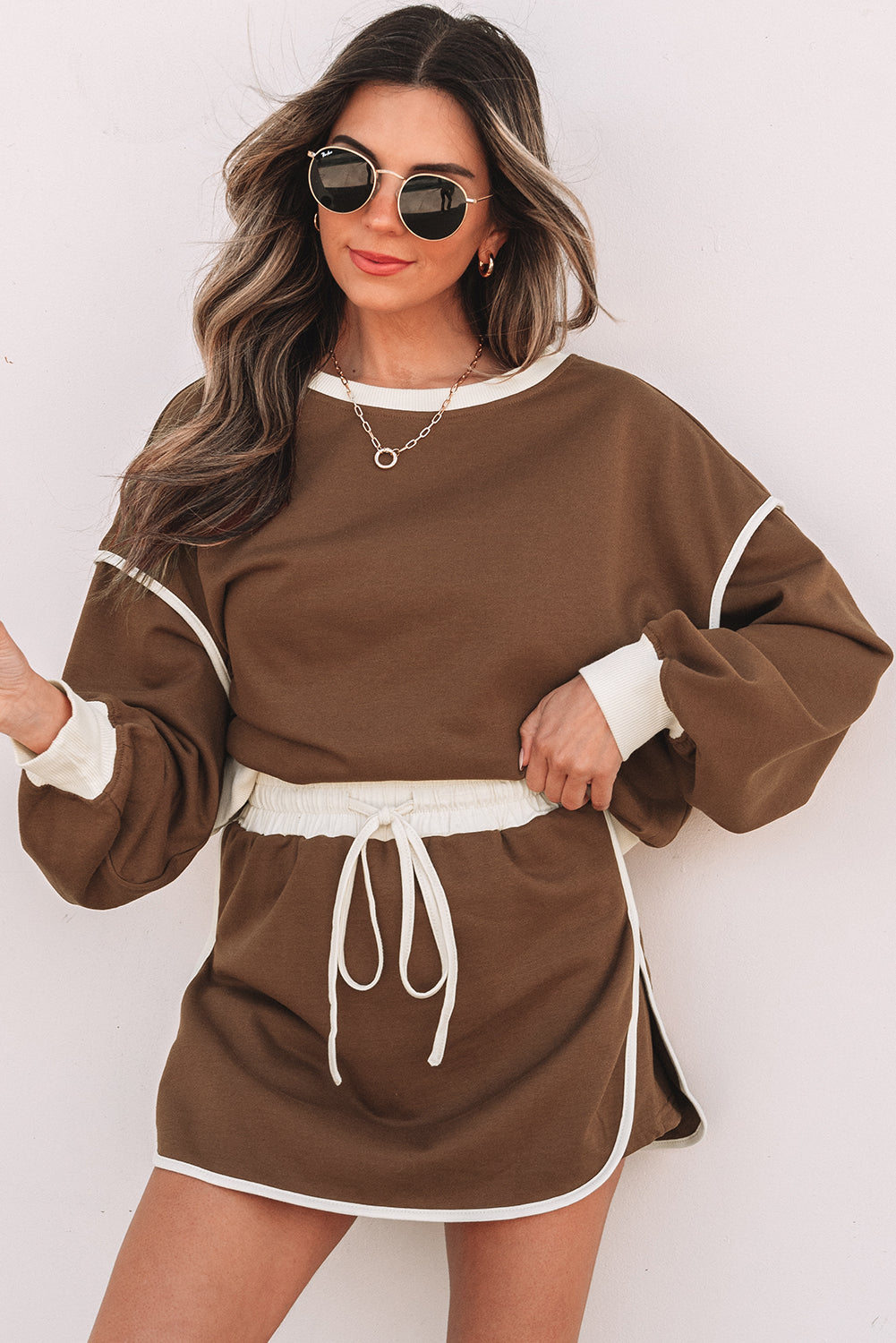 Evergreen Color Contrast Loose Pullover and Lace-up Waist Skort Set Two Piece Sets/Two Piece Dresses