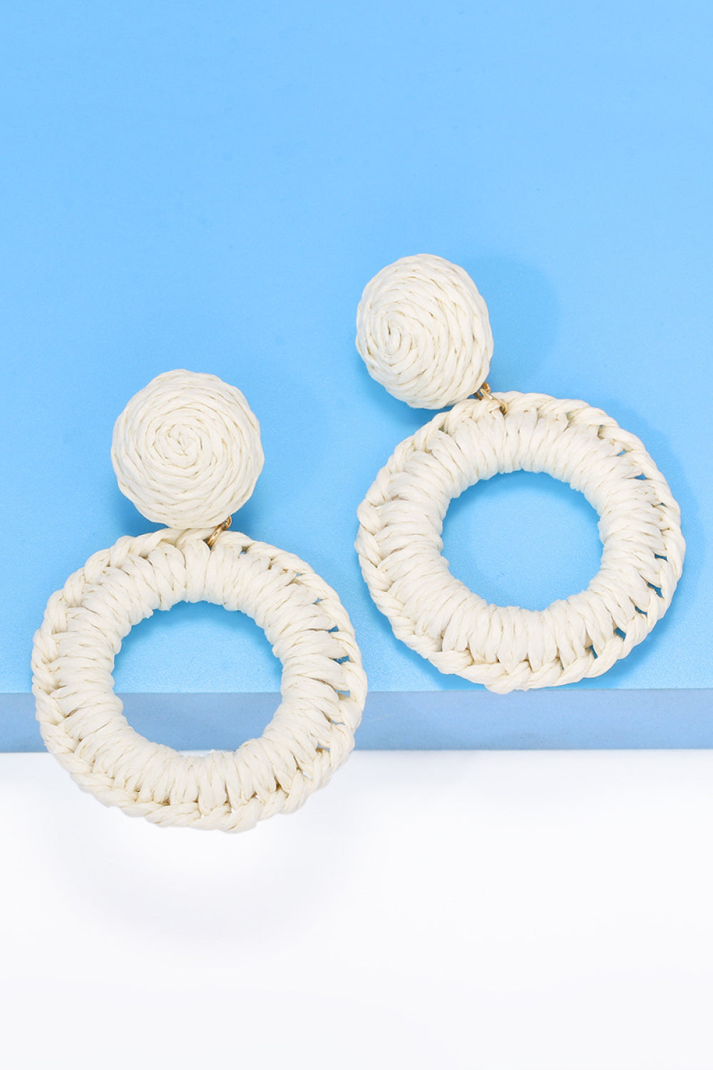 Round Shape Raffia Grass Dangle Earrings 