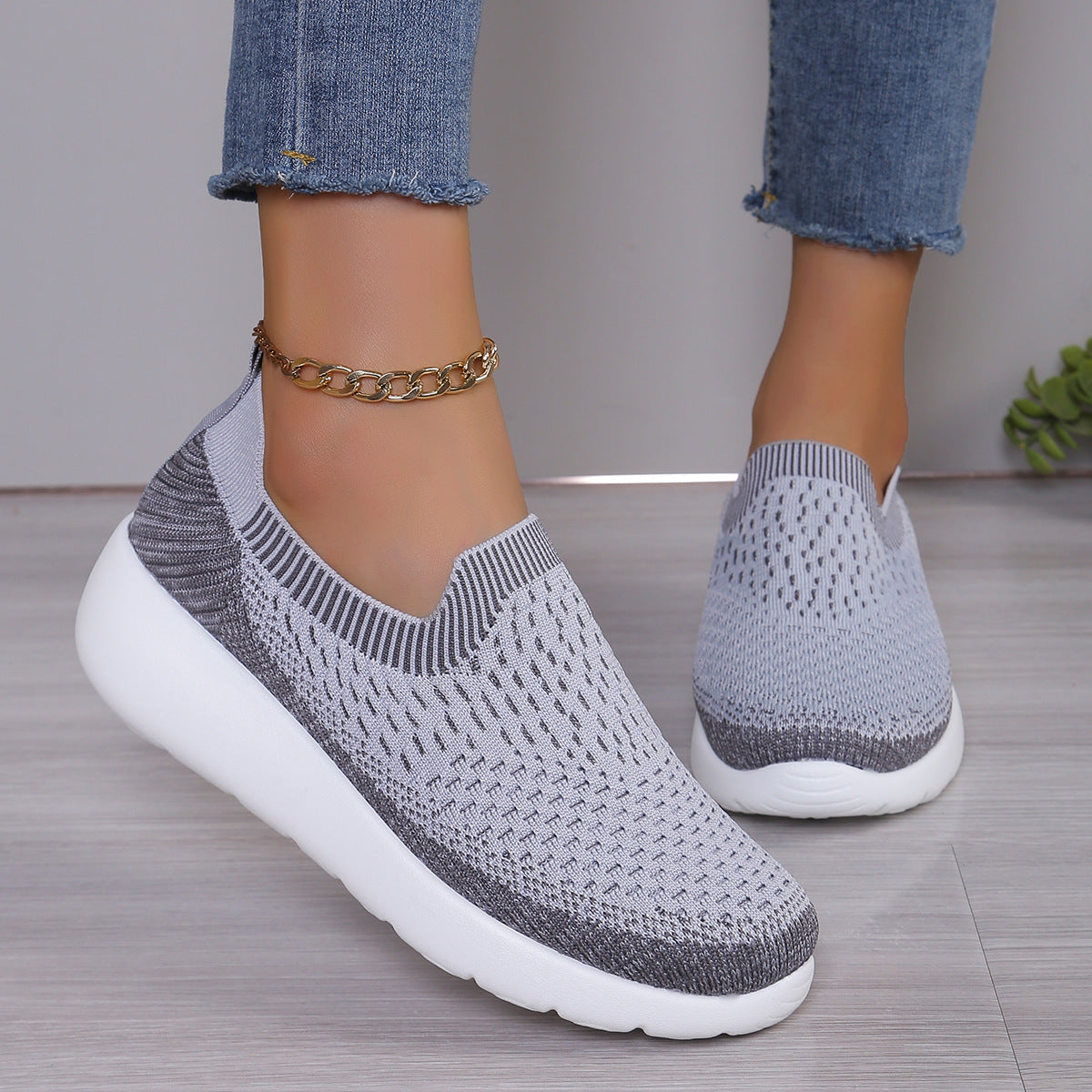 Breathable Round Toe Mesh Slip-On 