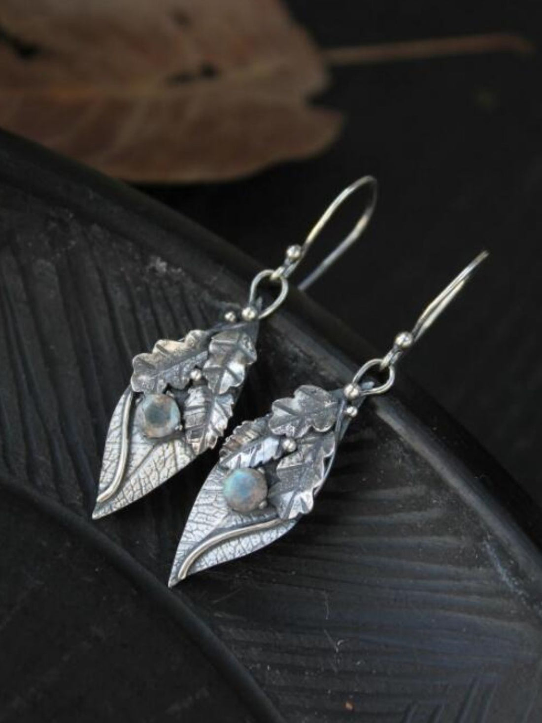 Alloy Rhinestone Leaf Shape Earrings 