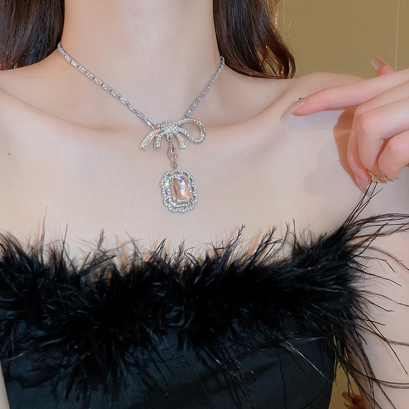 Alloy Crystal Geometric Pendant Necklace 