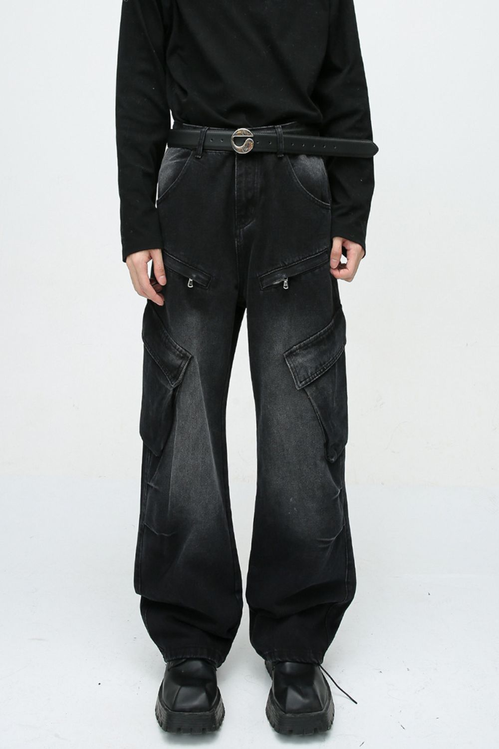 Baggy Jeans with Cargo Pockets 
