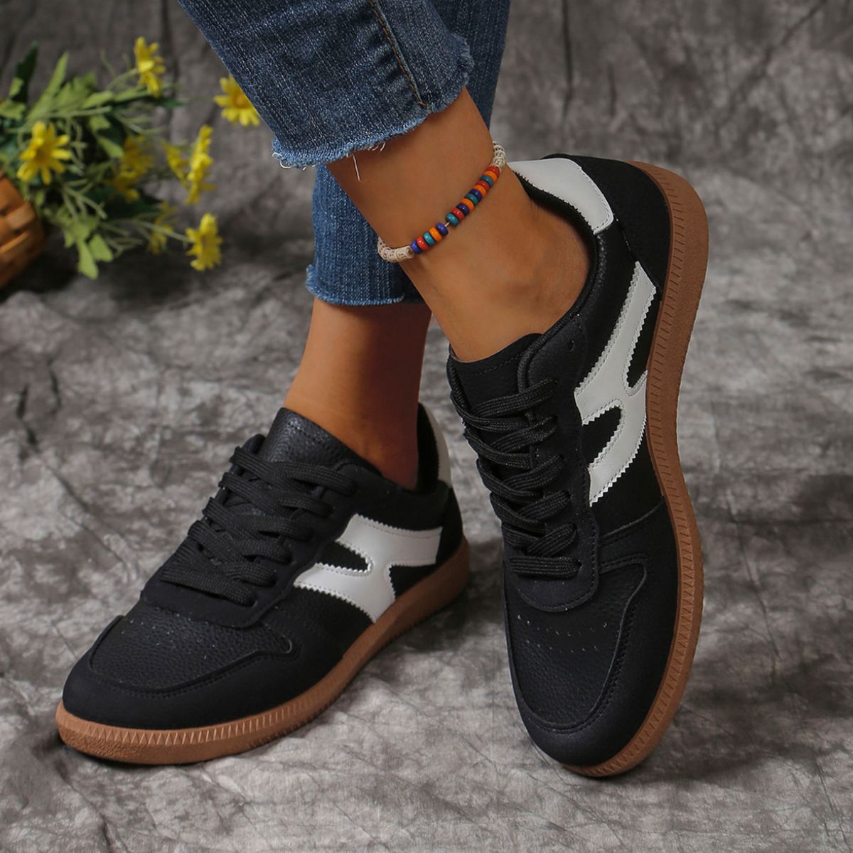 Contrast Lace Up Round Toe Flats Sneakers 