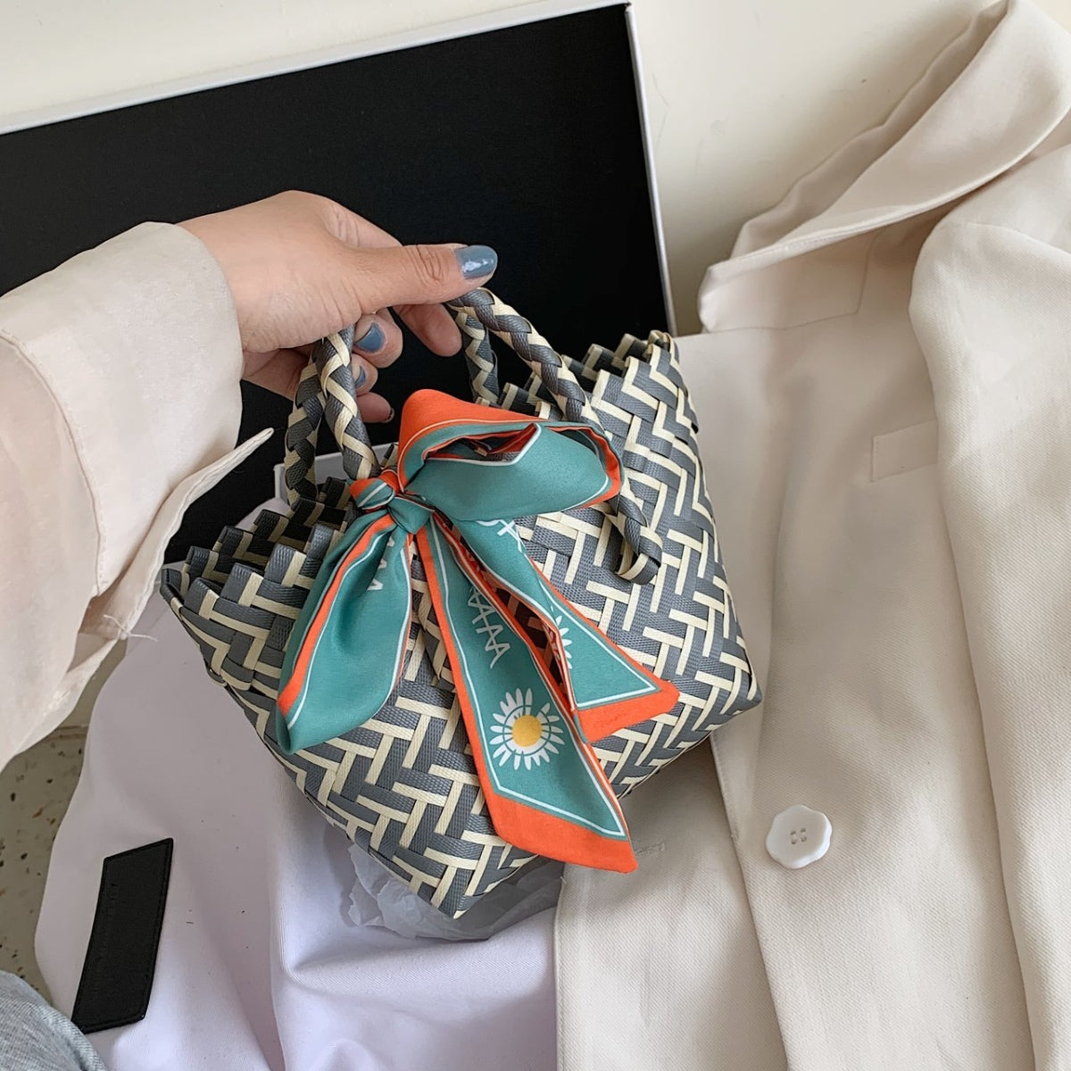 Contrast Woven Handbag with Ribbon 