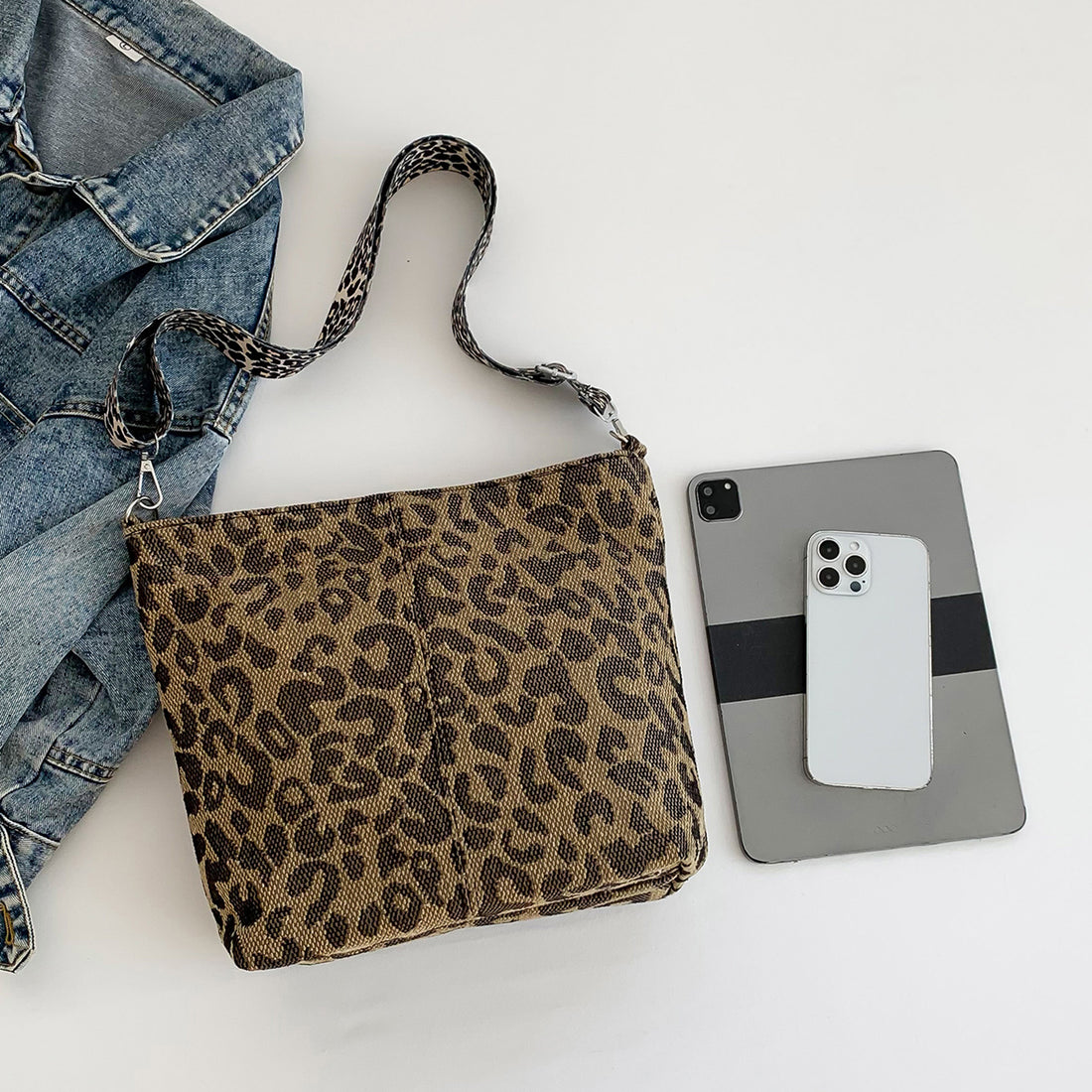 Adjustable Strap Medium Shoulder Bag 